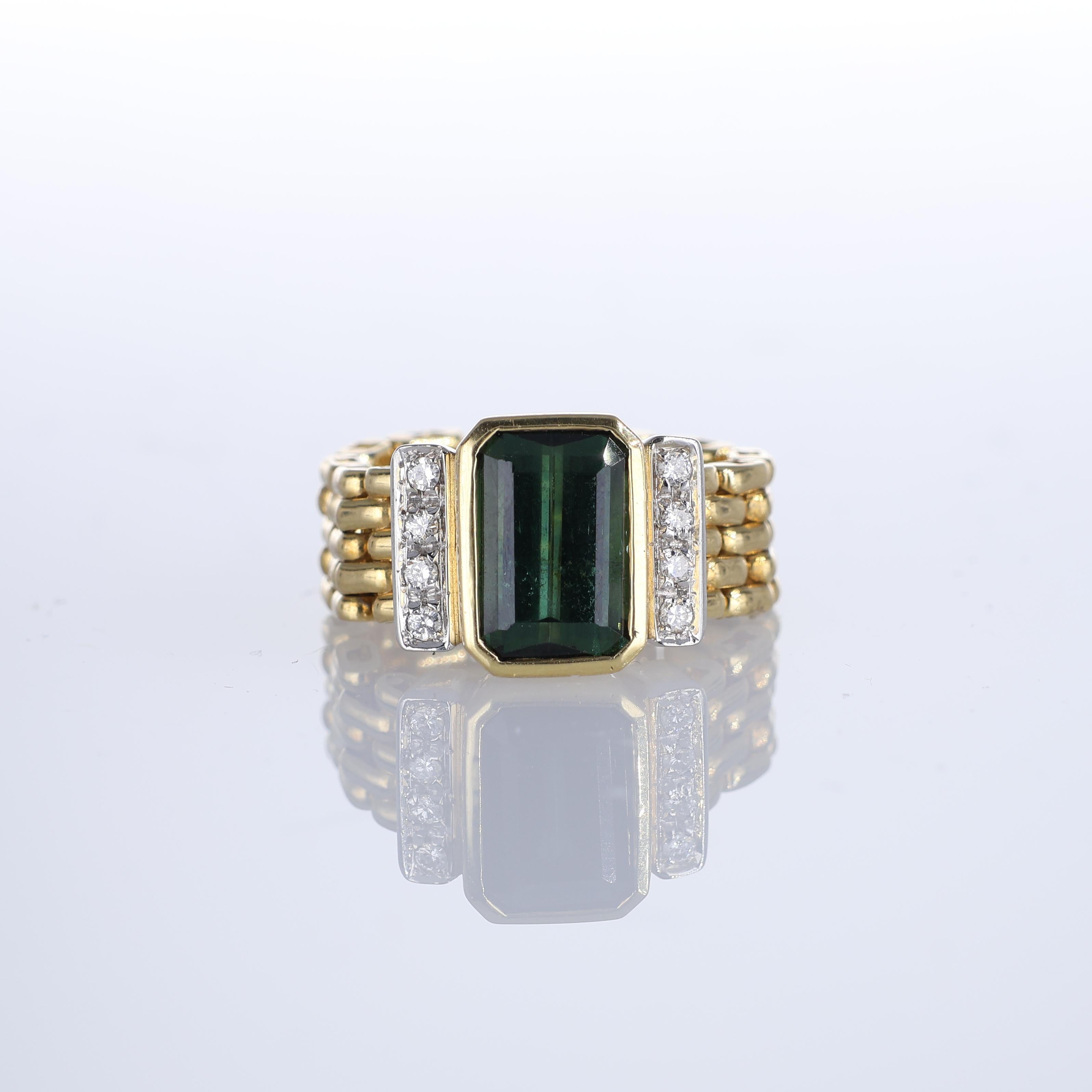 IMPORTANT NOTE:
✔ No additional costs will be added to this order.
✔ Shipping and customs duties are fully covered by us.
--------------------
A striking 18kt yellow gold band ring featuring a panther-style chain motif. The centerpiece is an