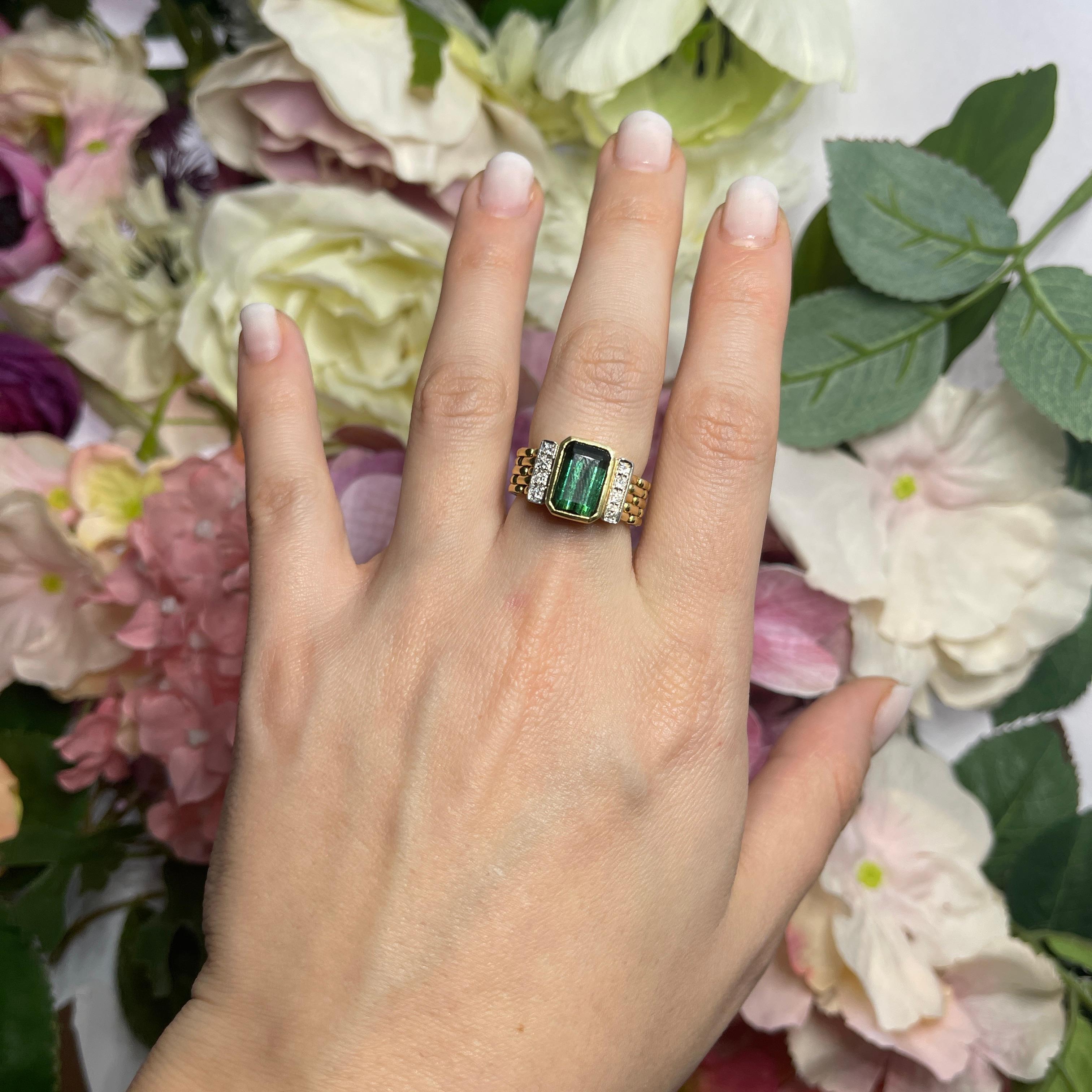 18kt Yellow Gold Ring with Green Tourmaline and Diamonds For Sale 1