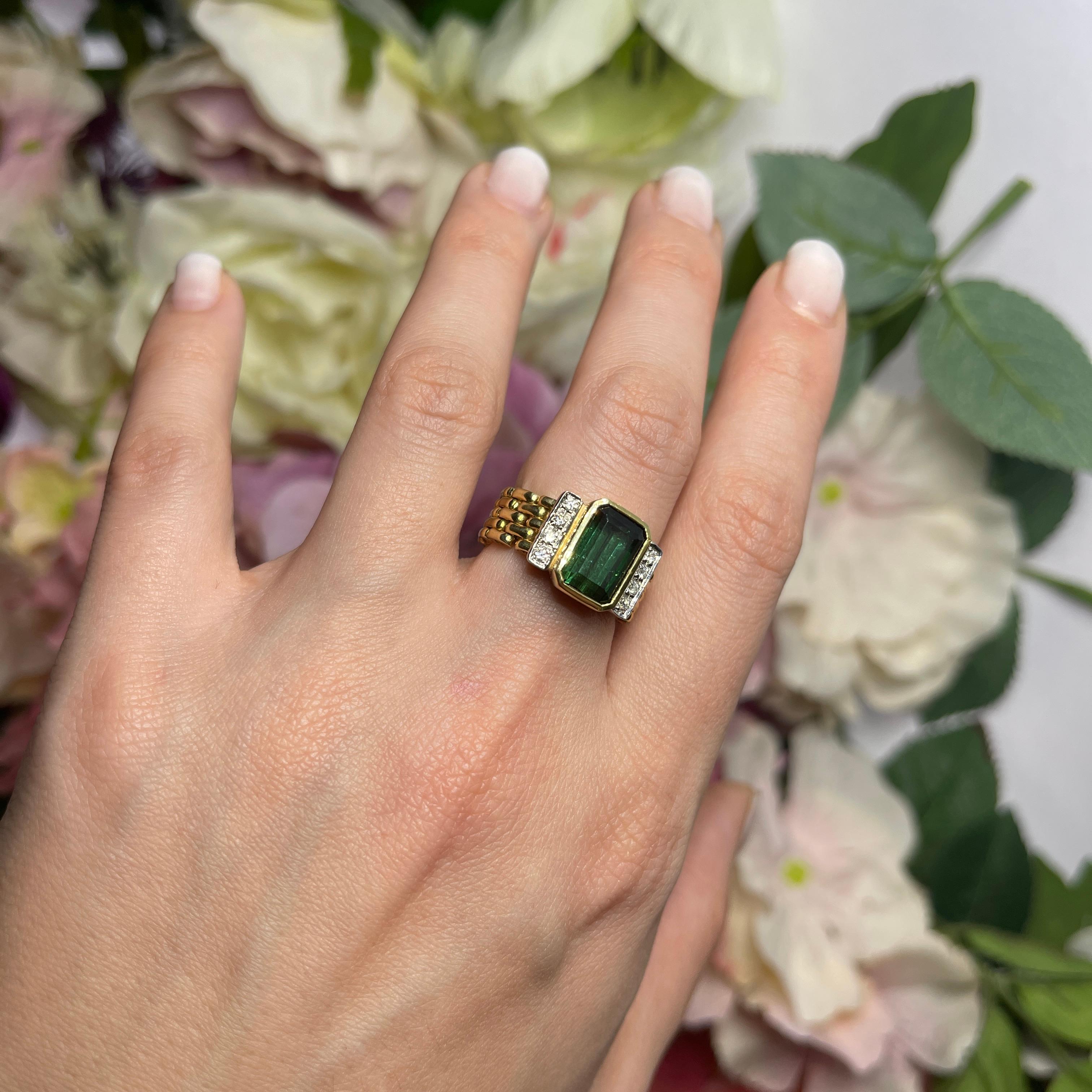 18kt Yellow Gold Ring with Green Tourmaline and Diamonds For Sale 2