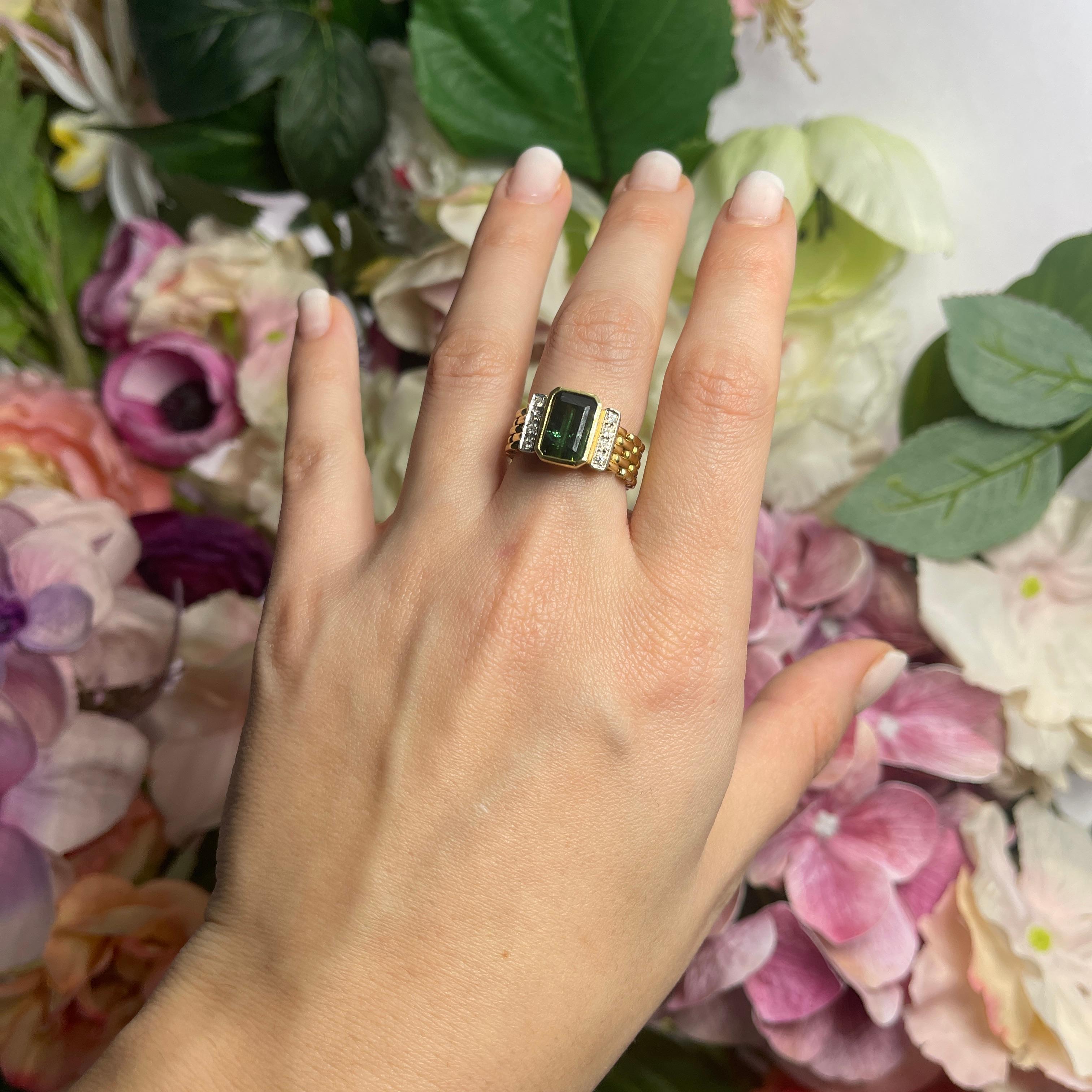 18kt Yellow Gold Ring with Green Tourmaline and Diamonds For Sale 3