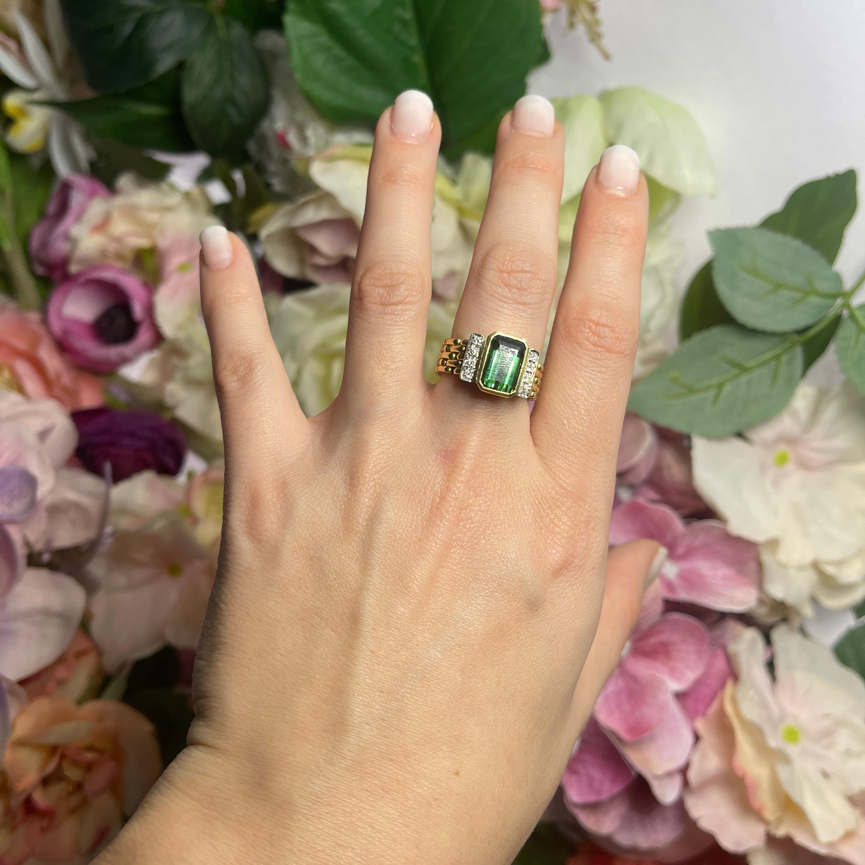 18kt Yellow Gold Ring with Green Tourmaline and Diamonds For Sale 4