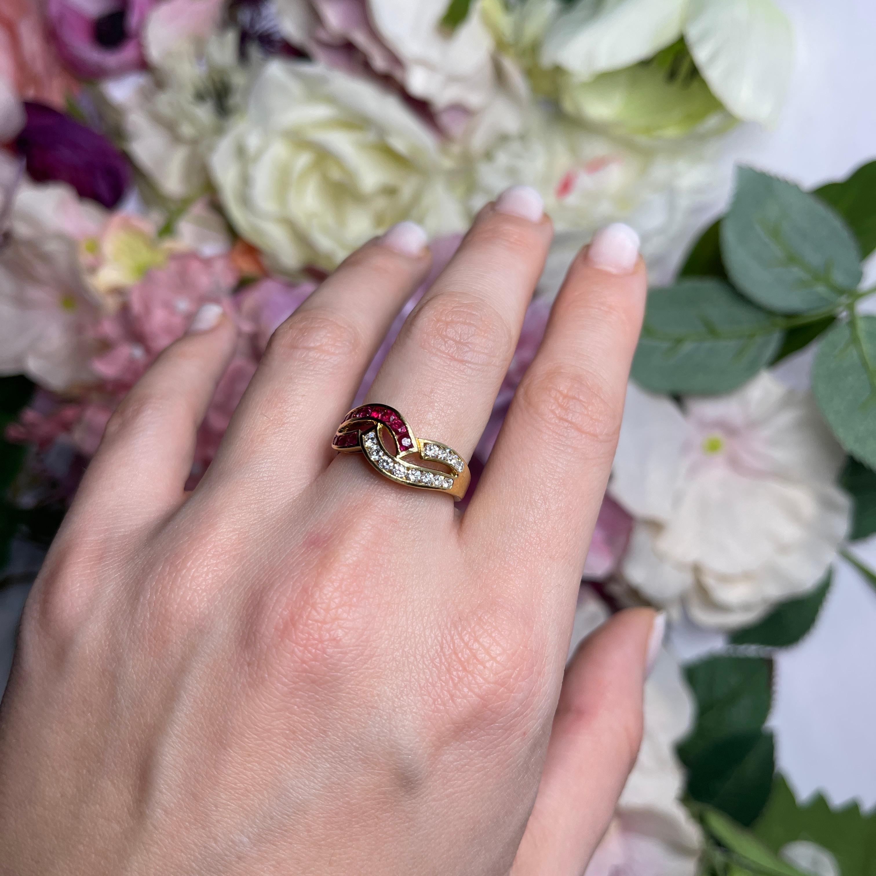 18kt Yellow Gold Ring with Intertwined Rubies and Diamonds For Sale 2
