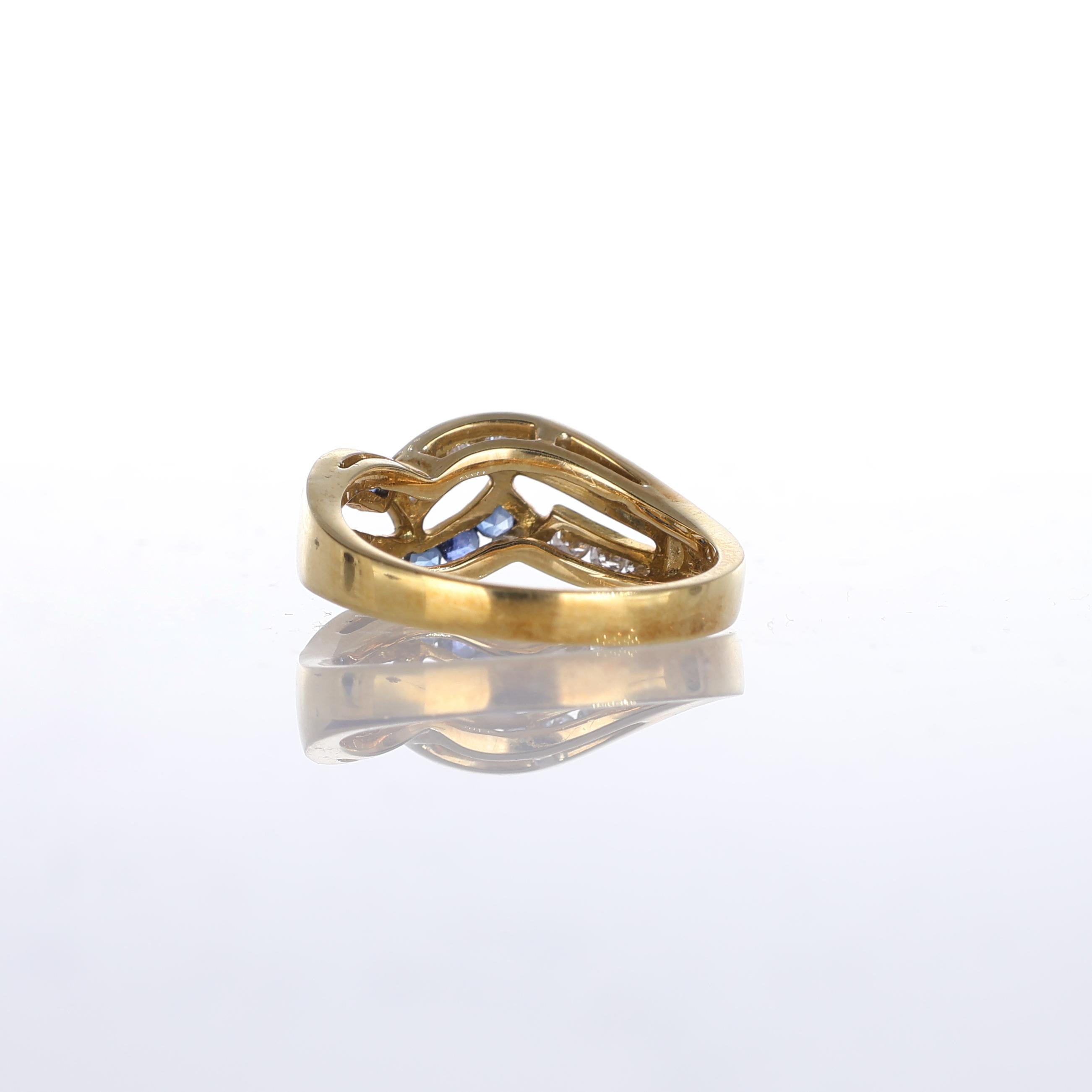 Women's or Men's 18kt Yellow Gold Ring with Intertwined Sapphire and Diamond Rows For Sale
