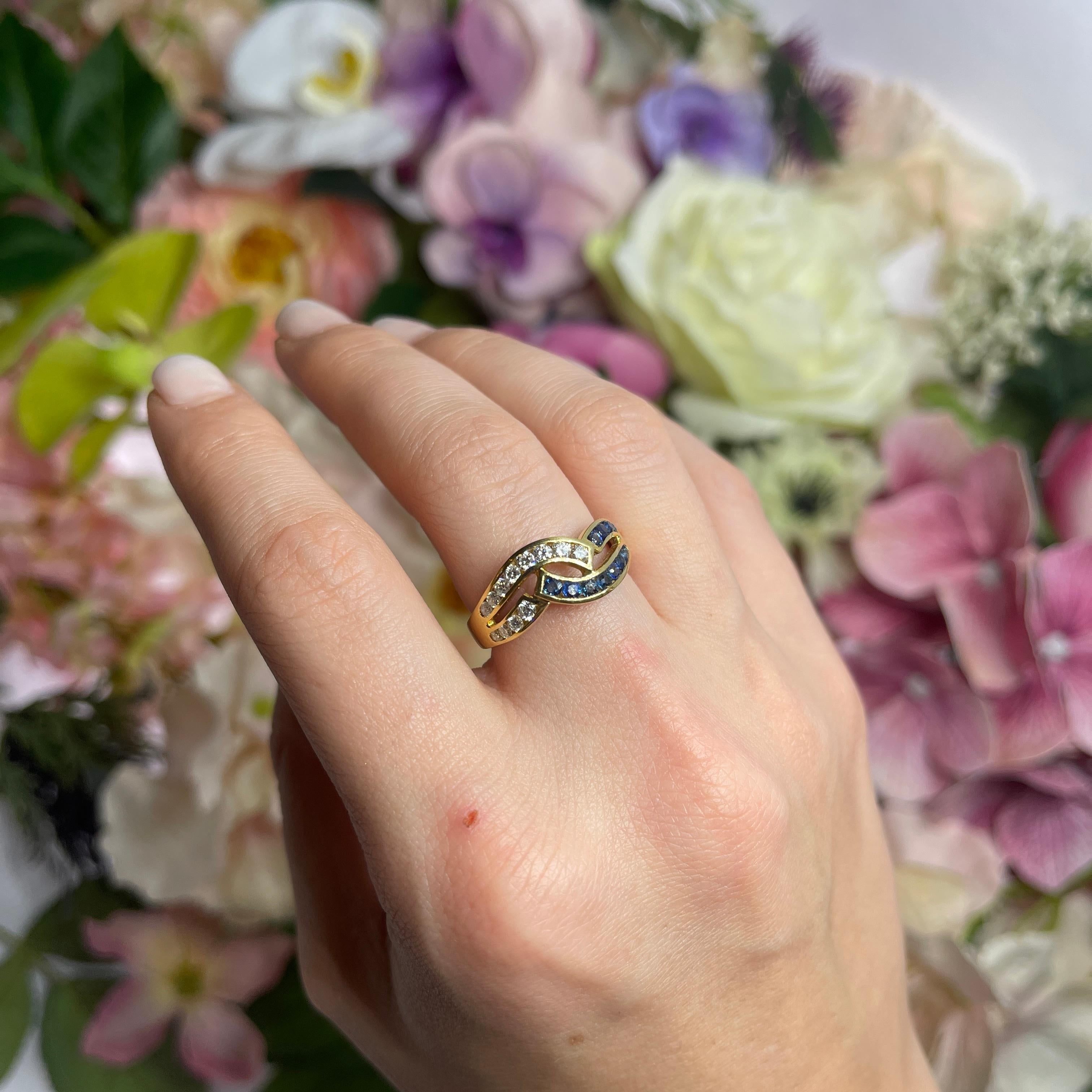 18kt Yellow Gold Ring with Intertwined Sapphire and Diamond Rows For Sale 2