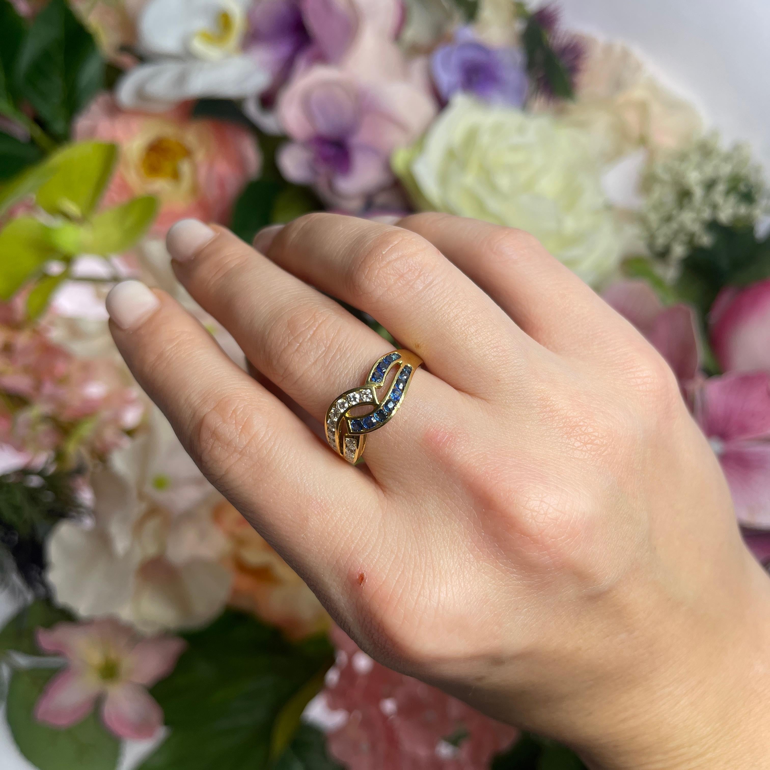18kt Yellow Gold Ring with Intertwined Sapphire and Diamond Rows For Sale 3