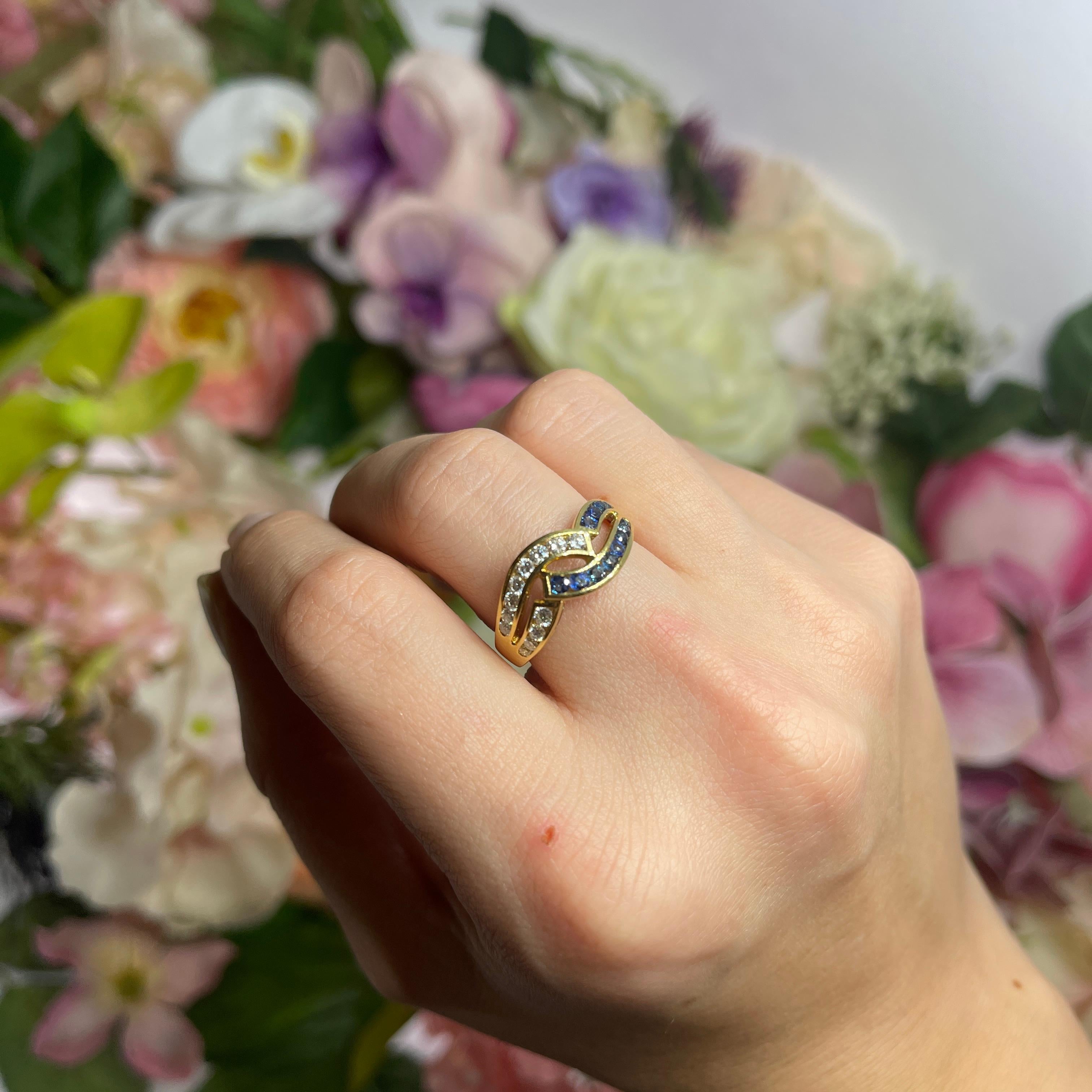 18kt Yellow Gold Ring with Intertwined Sapphire and Diamond Rows For Sale 4