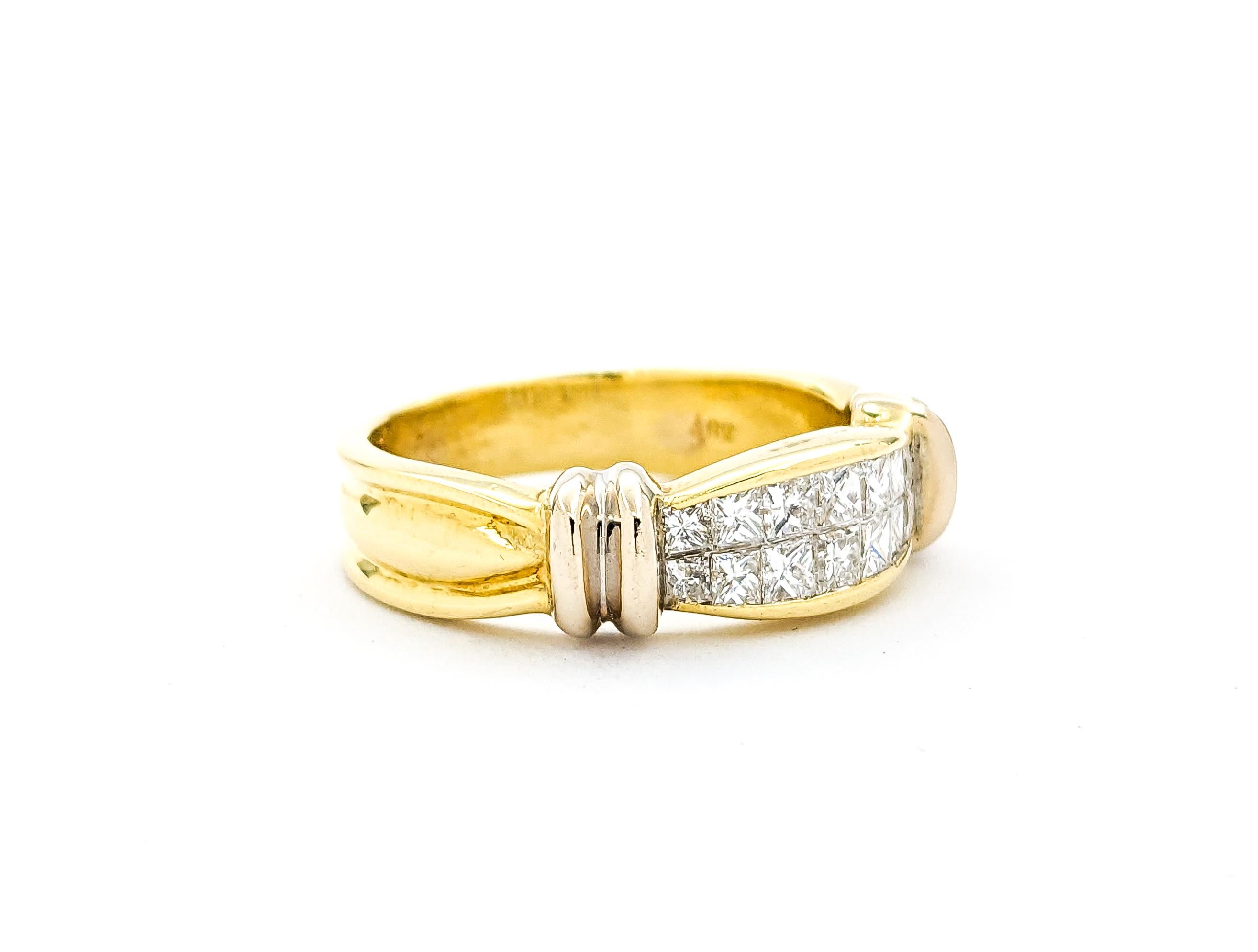 Bague en or jaune 18kt avec diamants sertis invisibles Pour femmes en vente