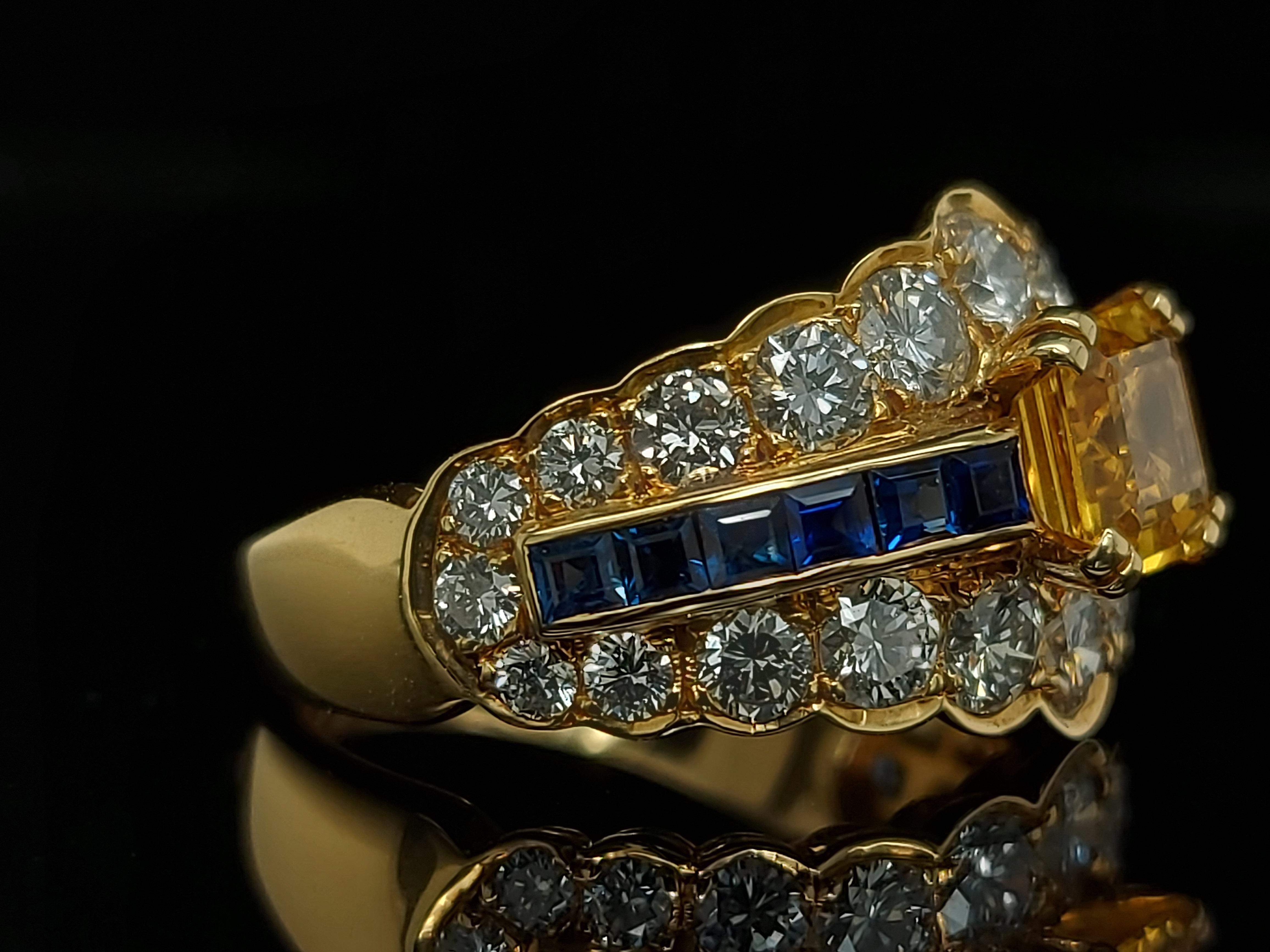18 Karat Yellow Gold Ring with Large Yellow Sapphire Blue Sapphires and Diamonds For Sale 4