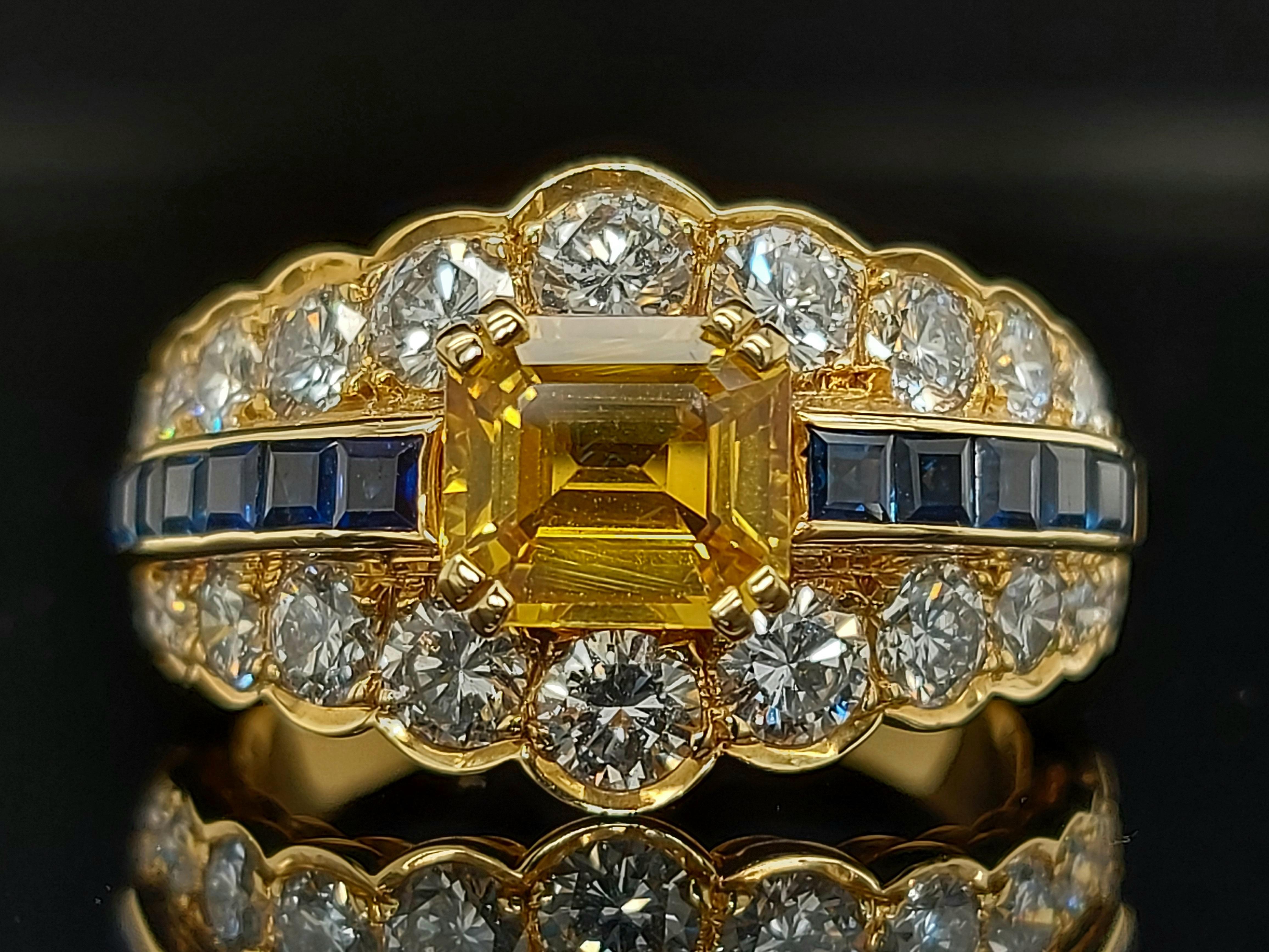 18 Karat Yellow Gold Ring with Large Yellow Sapphire Blue Sapphires and Diamonds For Sale 8