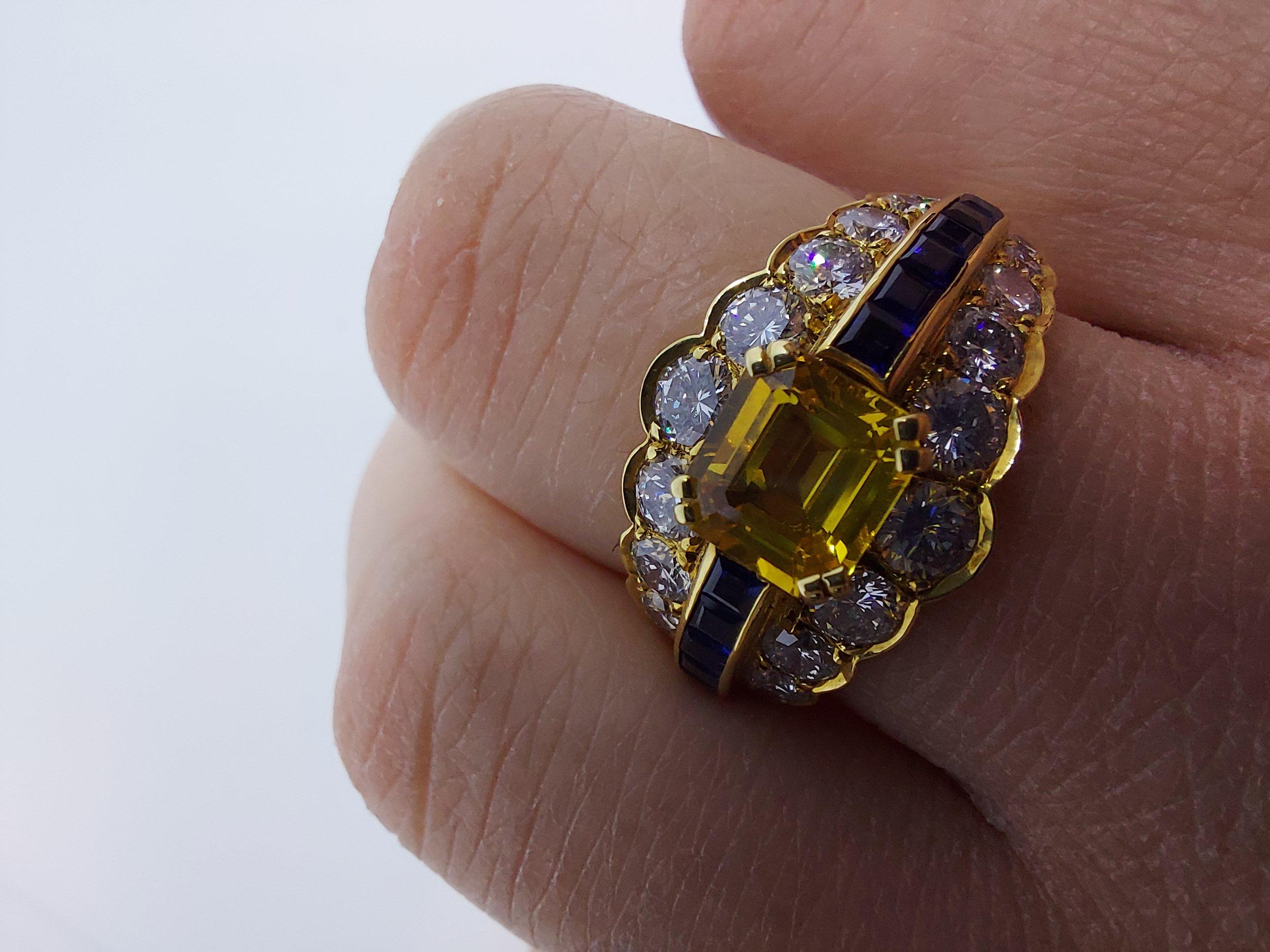 18 Karat Yellow Gold Ring with Large Yellow Sapphire Blue Sapphires and Diamonds For Sale 12