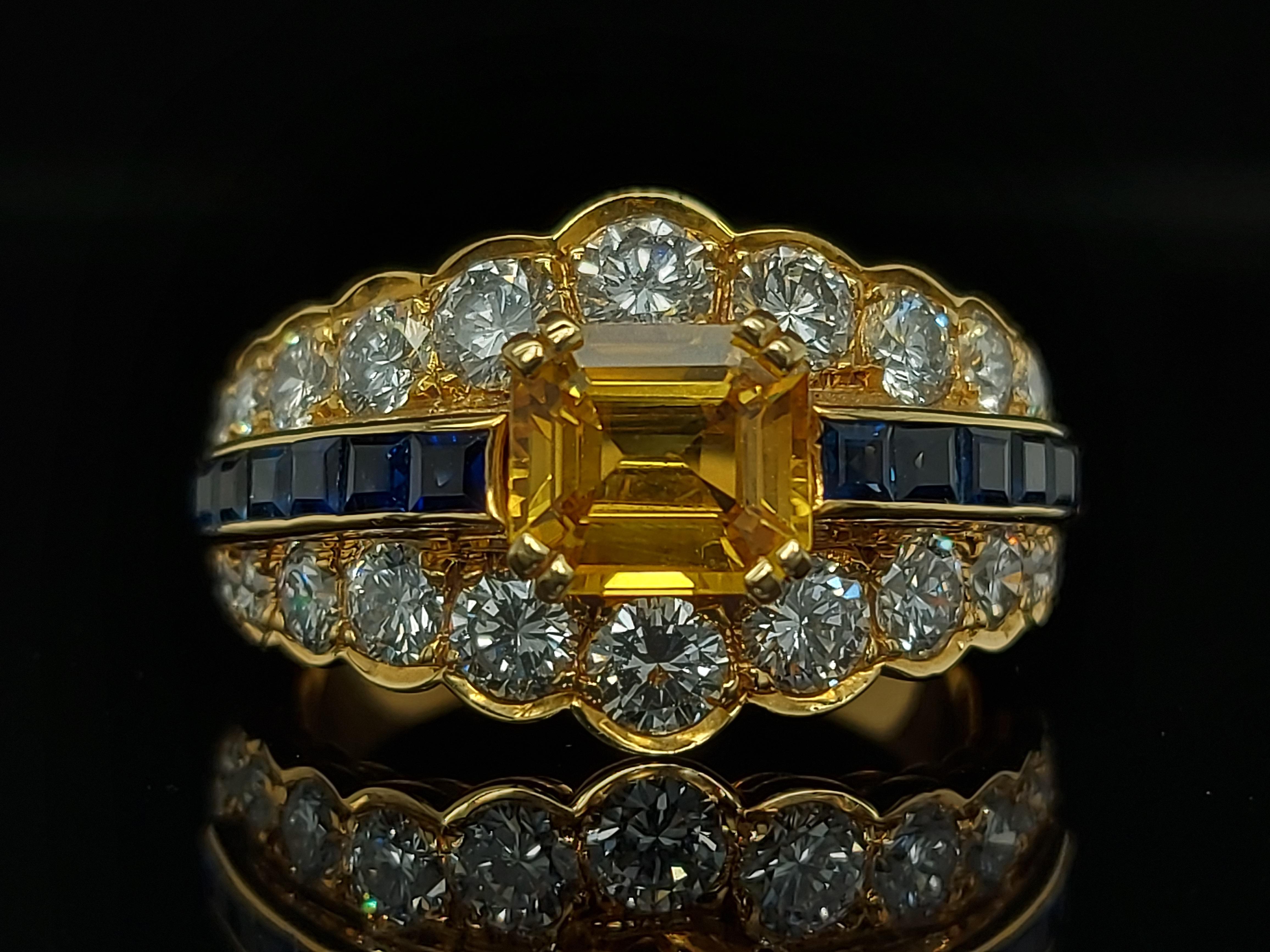 Bague en or jaune 18 carats avec grand saphir jaune, saphirs bleus et diamants en vente 2