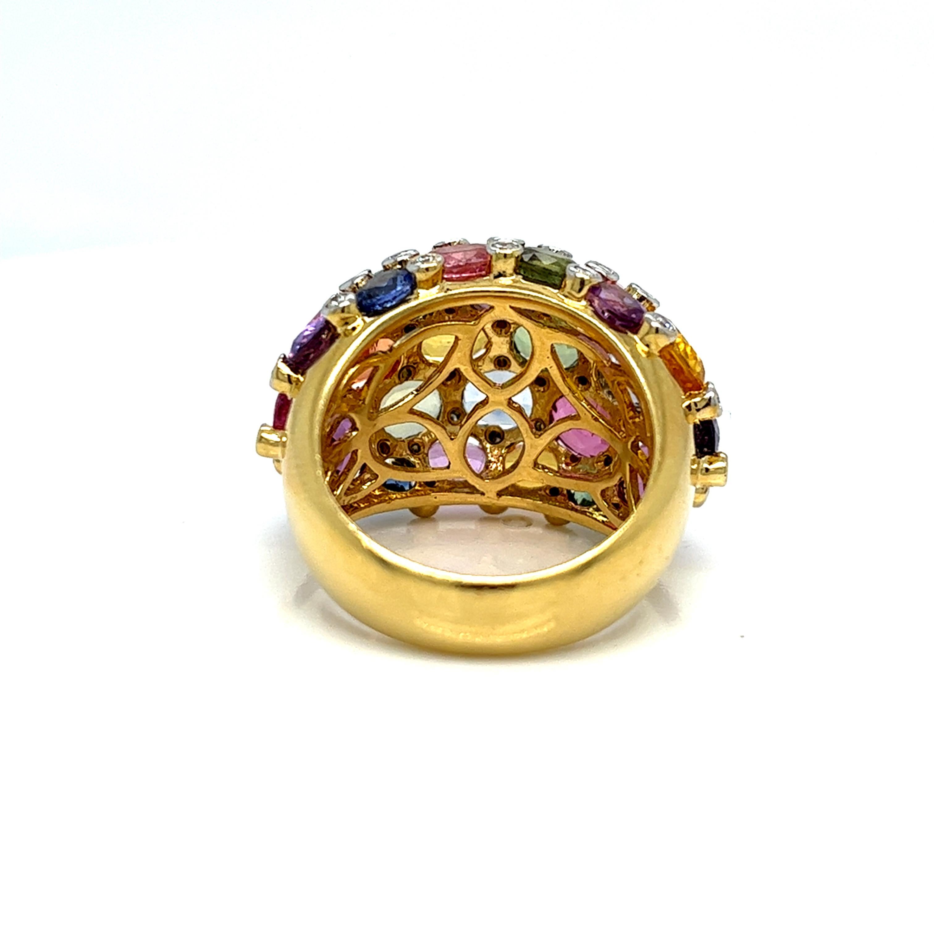 Contemporary 18Kt Yellow Gold Ring with Multicolor Sapphires 12.30 cts and Diamonds 0.40 cts. For Sale
