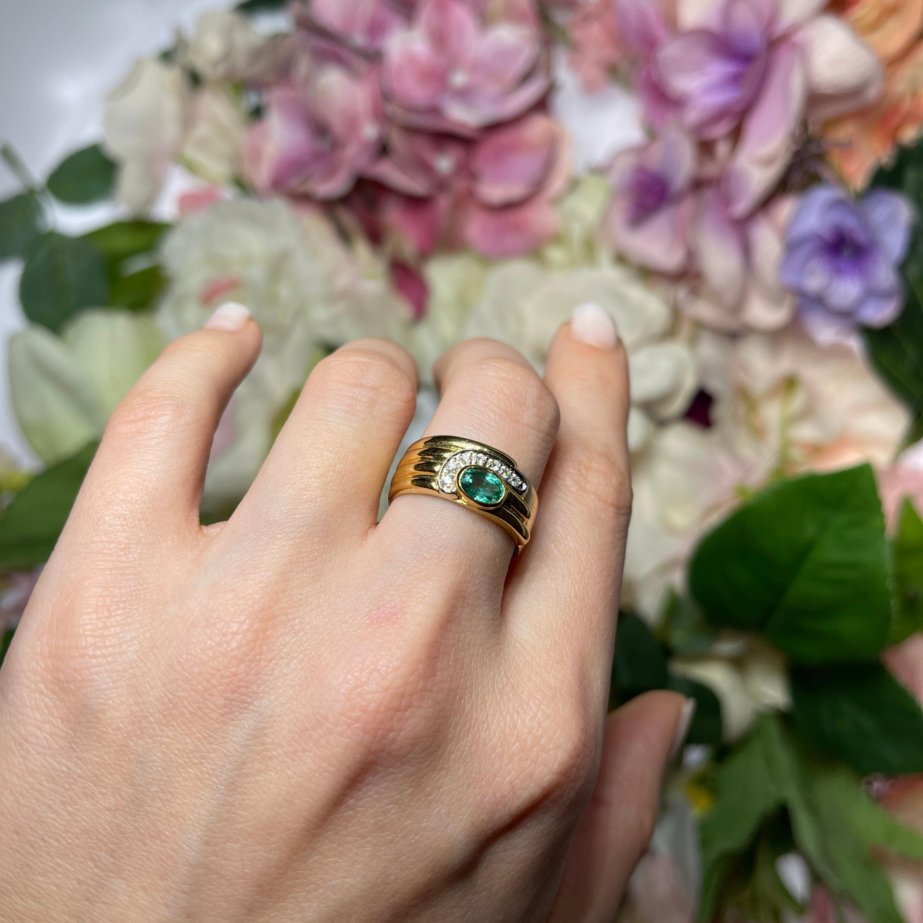 18kt Yellow Gold Ring with Oval Emerald and Pave Diamond Detail For Sale 4