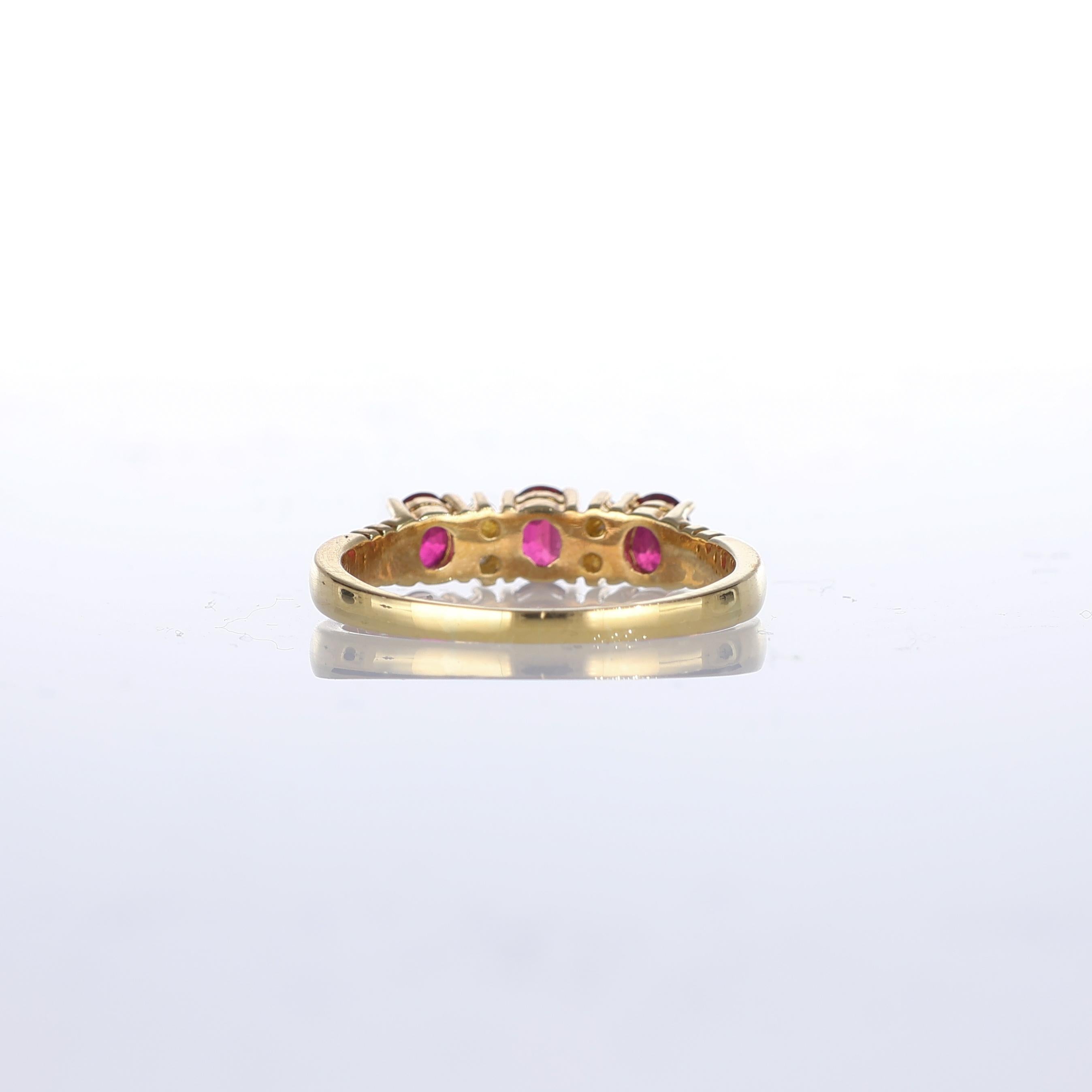 Women's or Men's 18kt Yellow Gold Ring with Oval Rubies and Diamonds For Sale