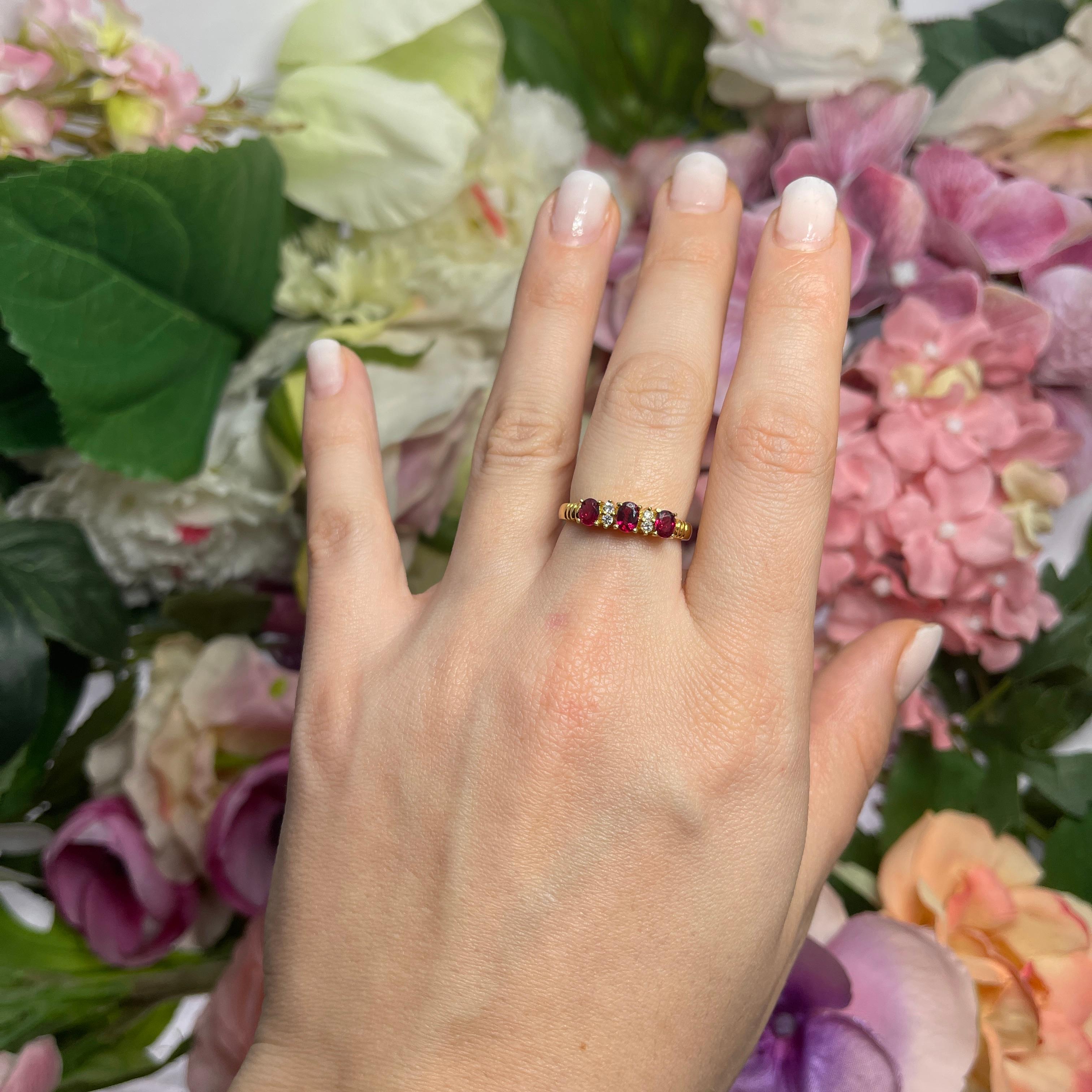 18kt Yellow Gold Ring with Oval Rubies and Diamonds For Sale 1
