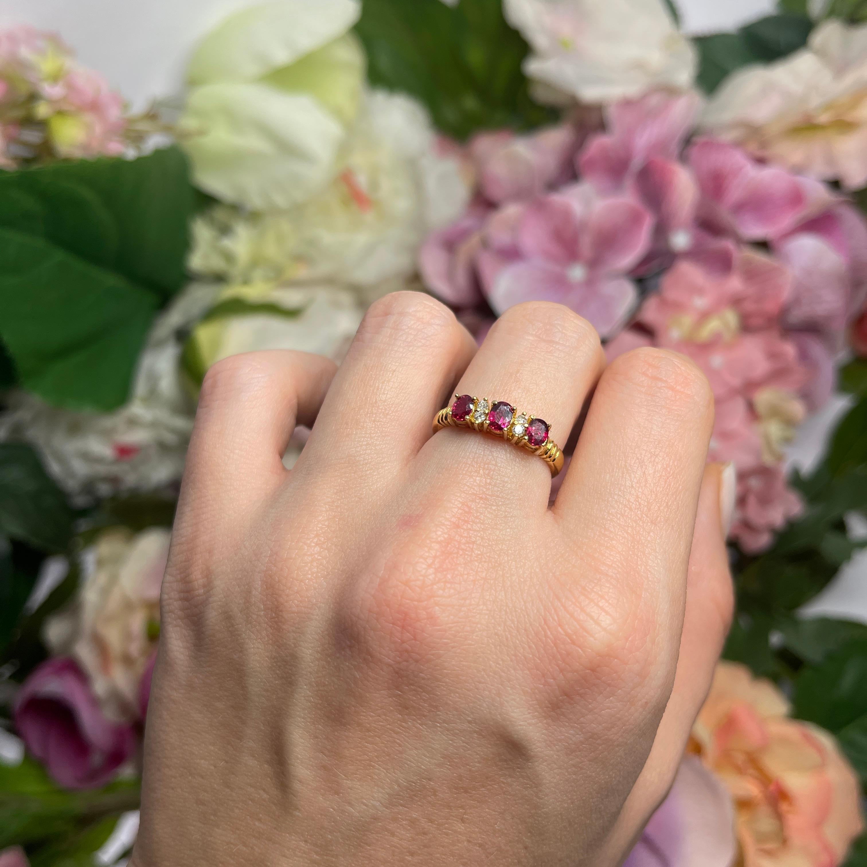 18kt Yellow Gold Ring with Oval Rubies and Diamonds For Sale 2