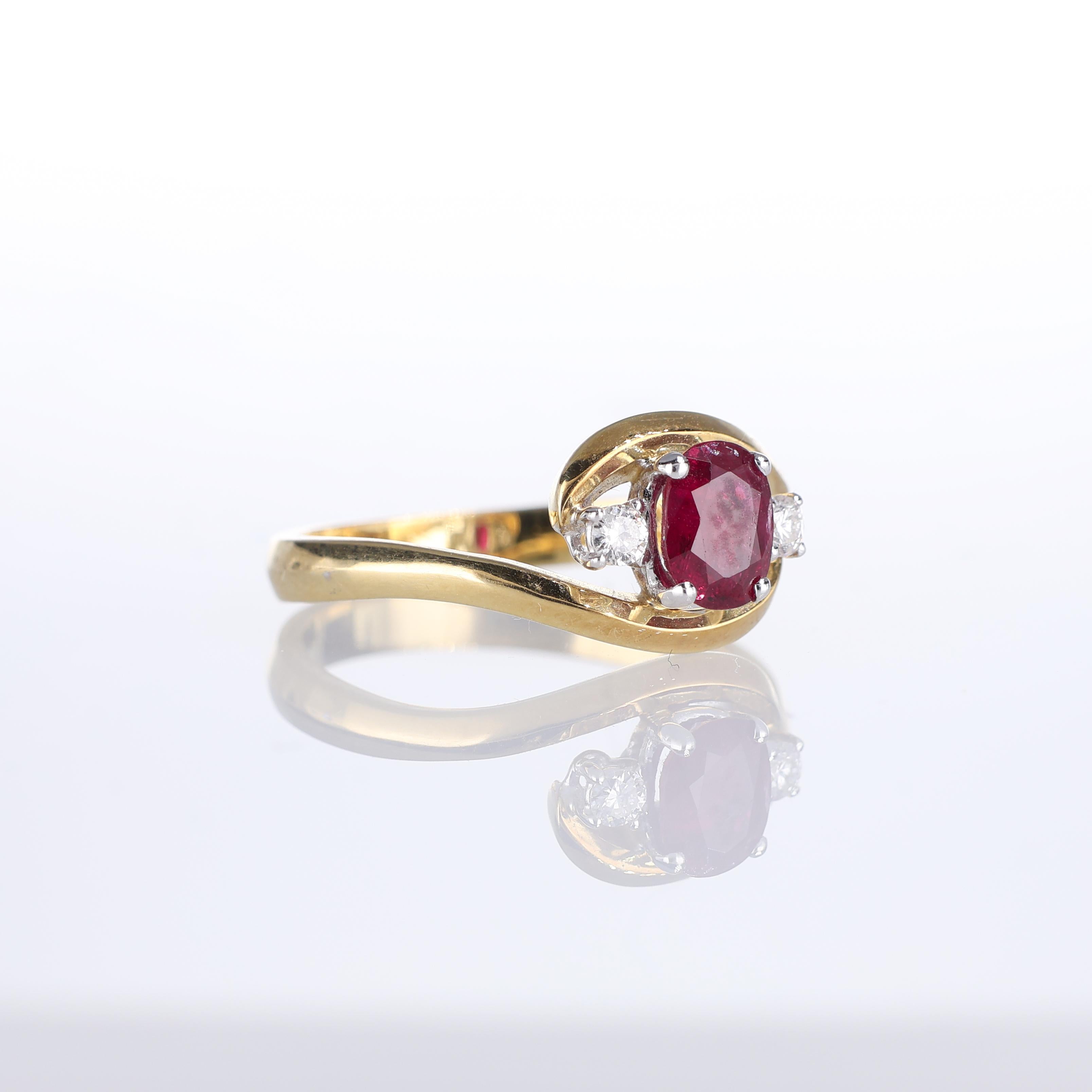 Brilliant Cut 18kt Yellow Gold Ring with Oval Ruby and Diamond Accents For Sale