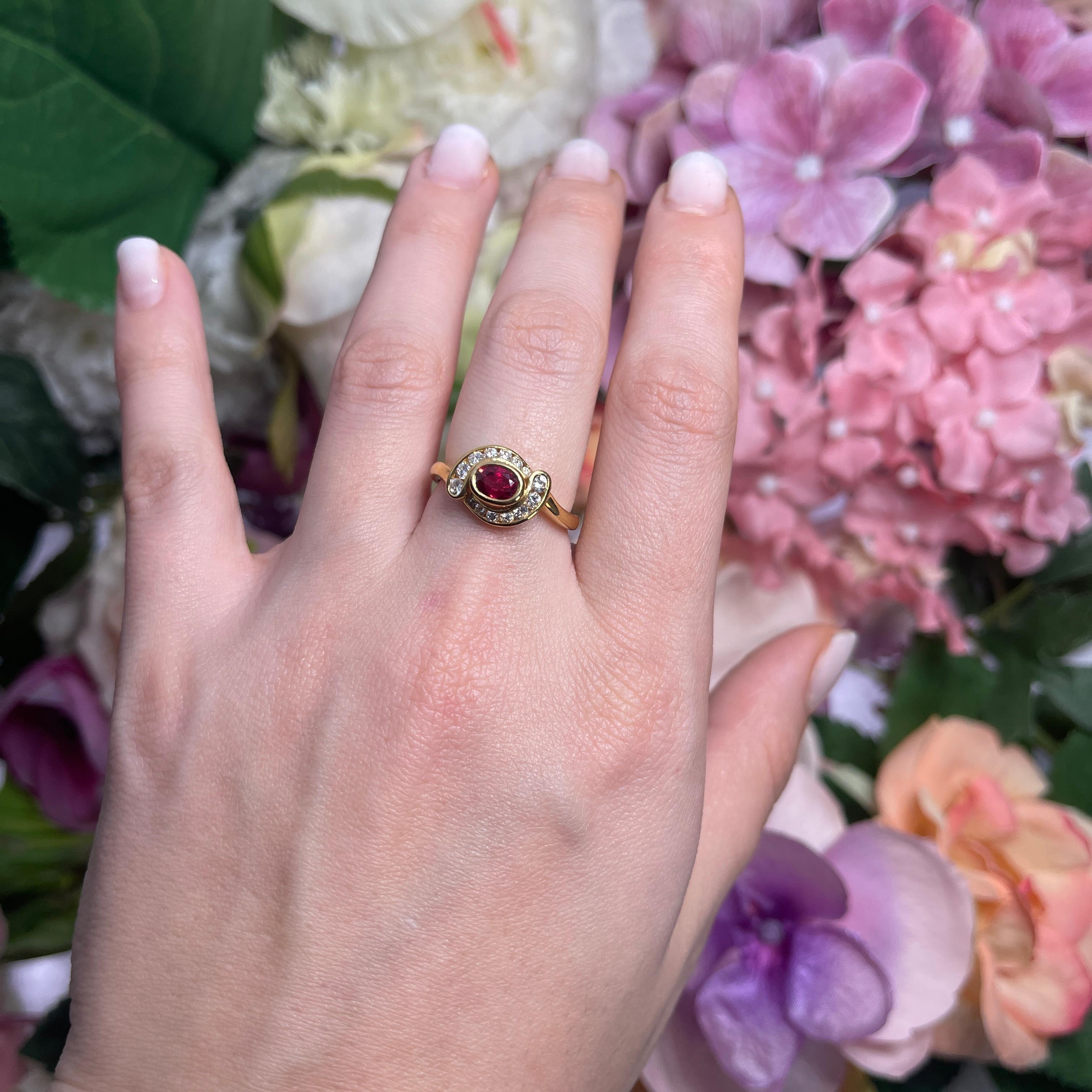 18kt Yellow Gold Ring with Oval Ruby and Diamond Pavé Scrolls For Sale 1