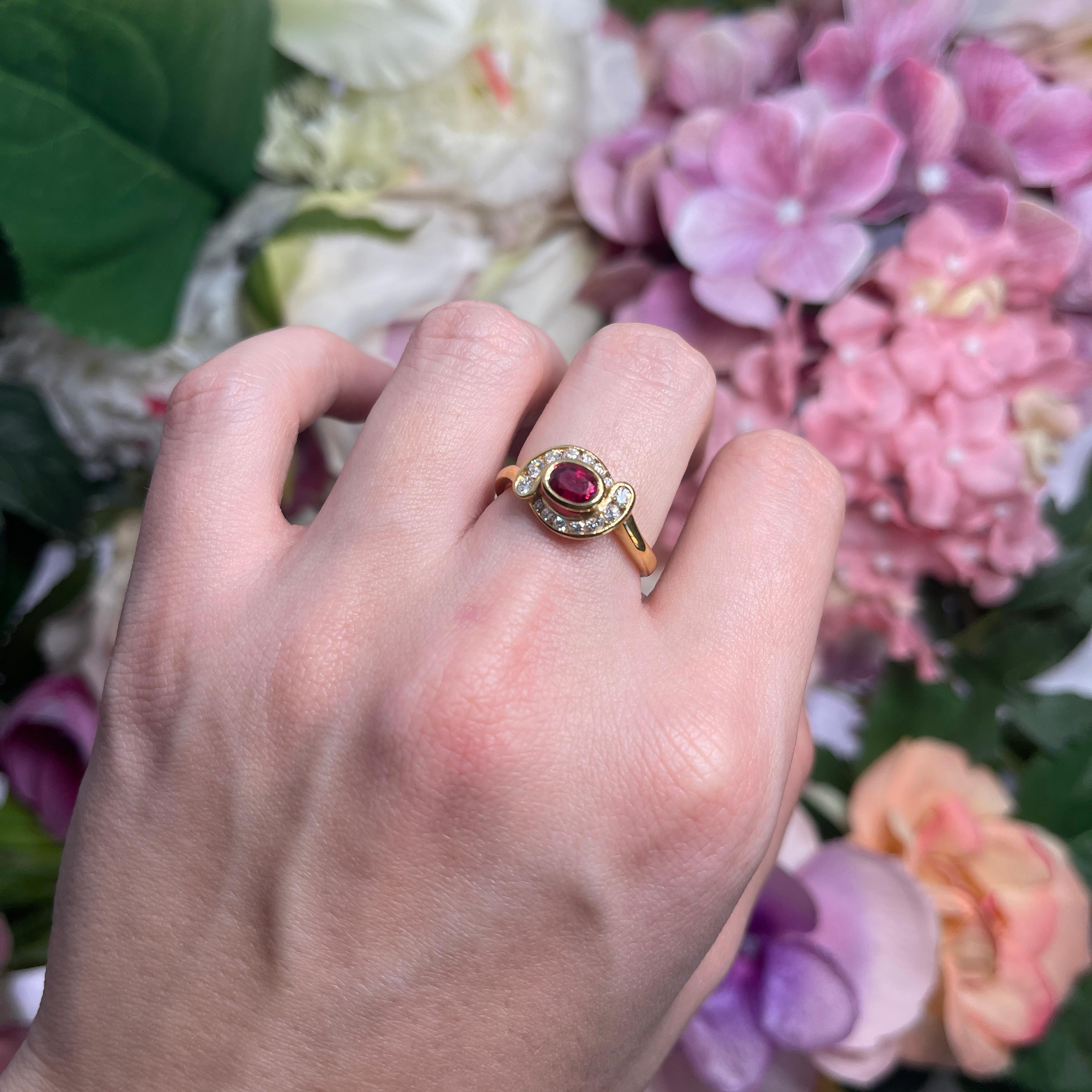 18kt Yellow Gold Ring with Oval Ruby and Diamond Pavé Scrolls For Sale 2