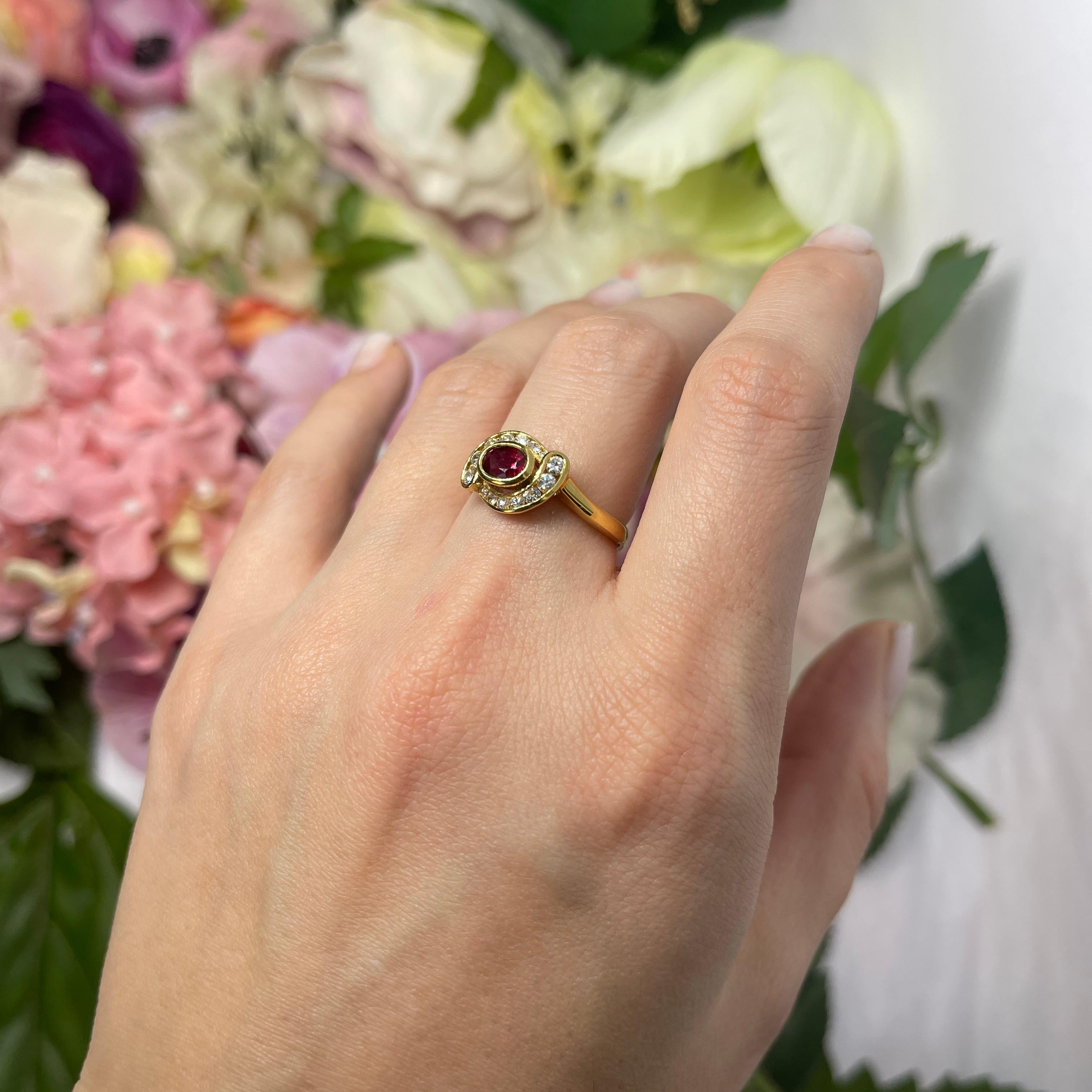 18kt Yellow Gold Ring with Oval Ruby and Diamond Pavé Scrolls For Sale 3