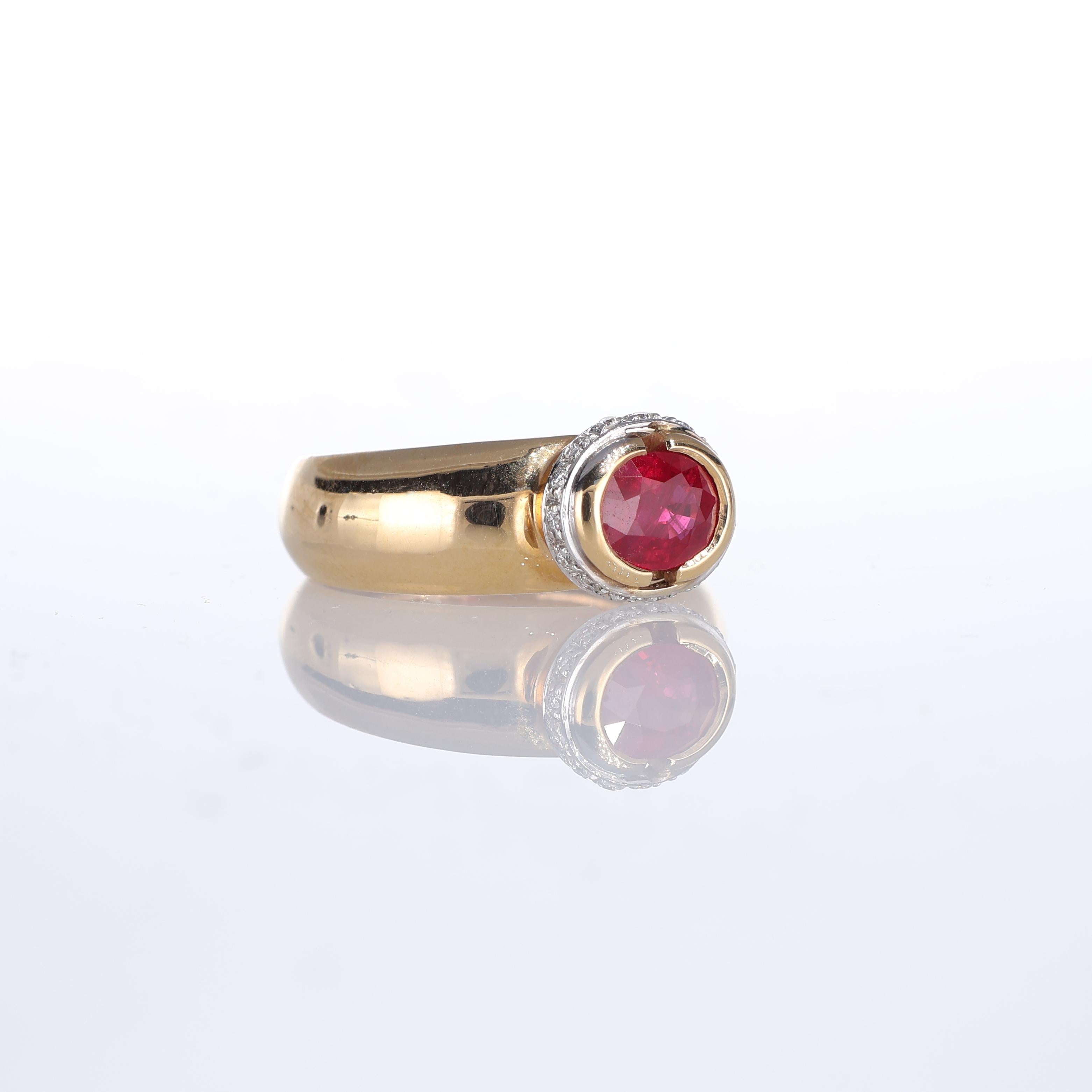 Brilliant Cut 18kt Yellow Gold Ring with Oval Ruby and Diamonds For Sale