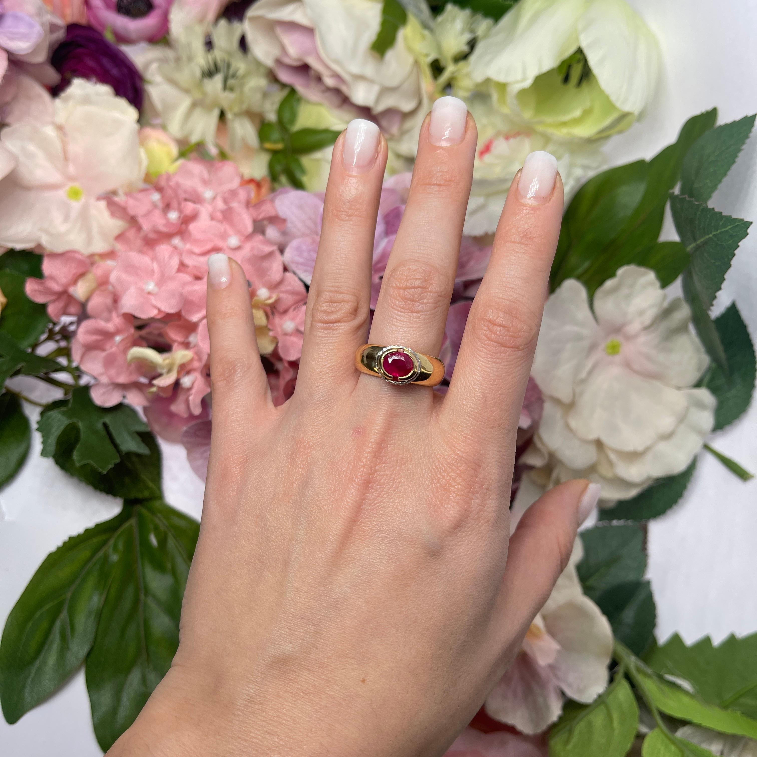 18kt Yellow Gold Ring with Oval Ruby and Diamonds For Sale 1