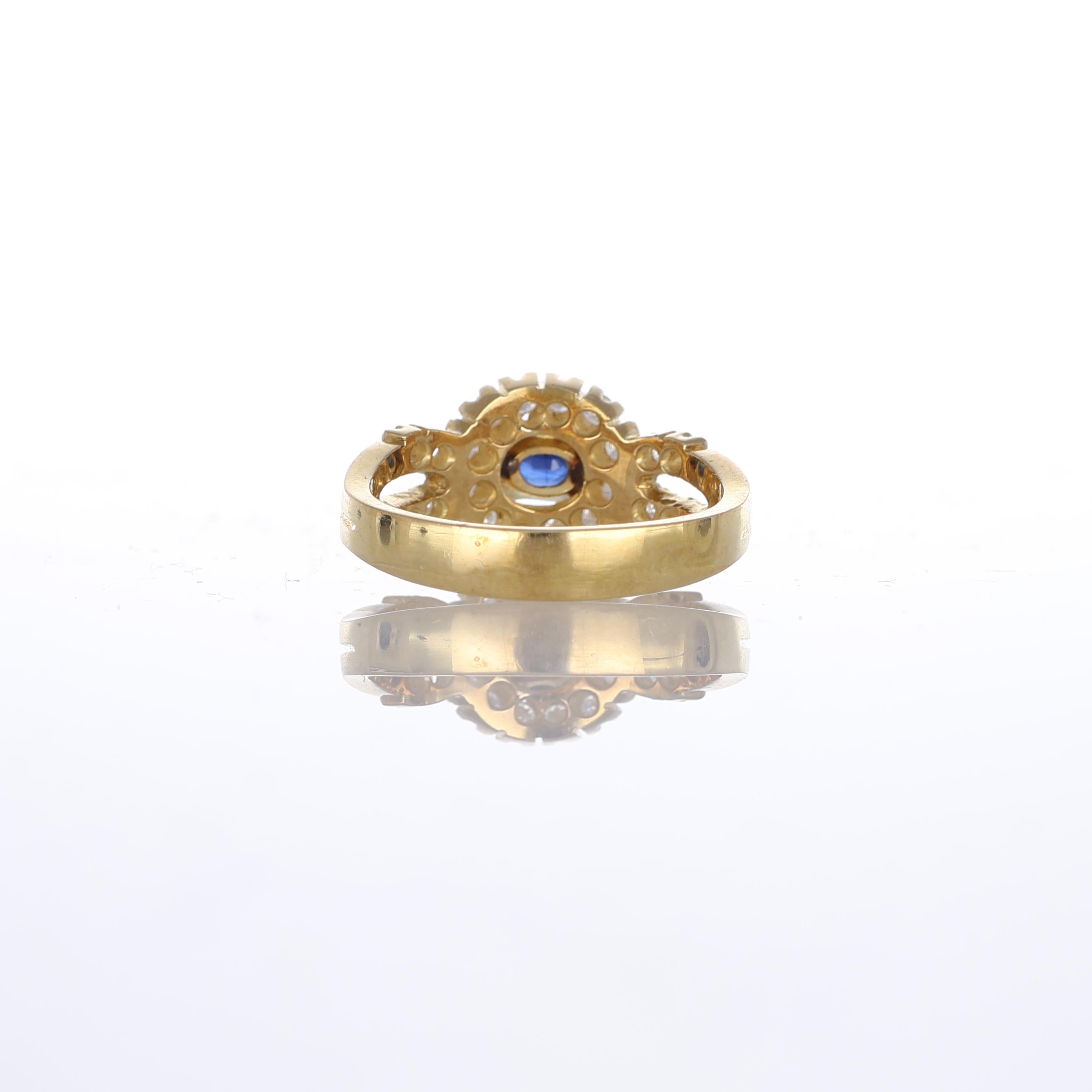 Women's or Men's 18kt Yellow Gold Ring with Oval Sapphire and Diamond Halo For Sale