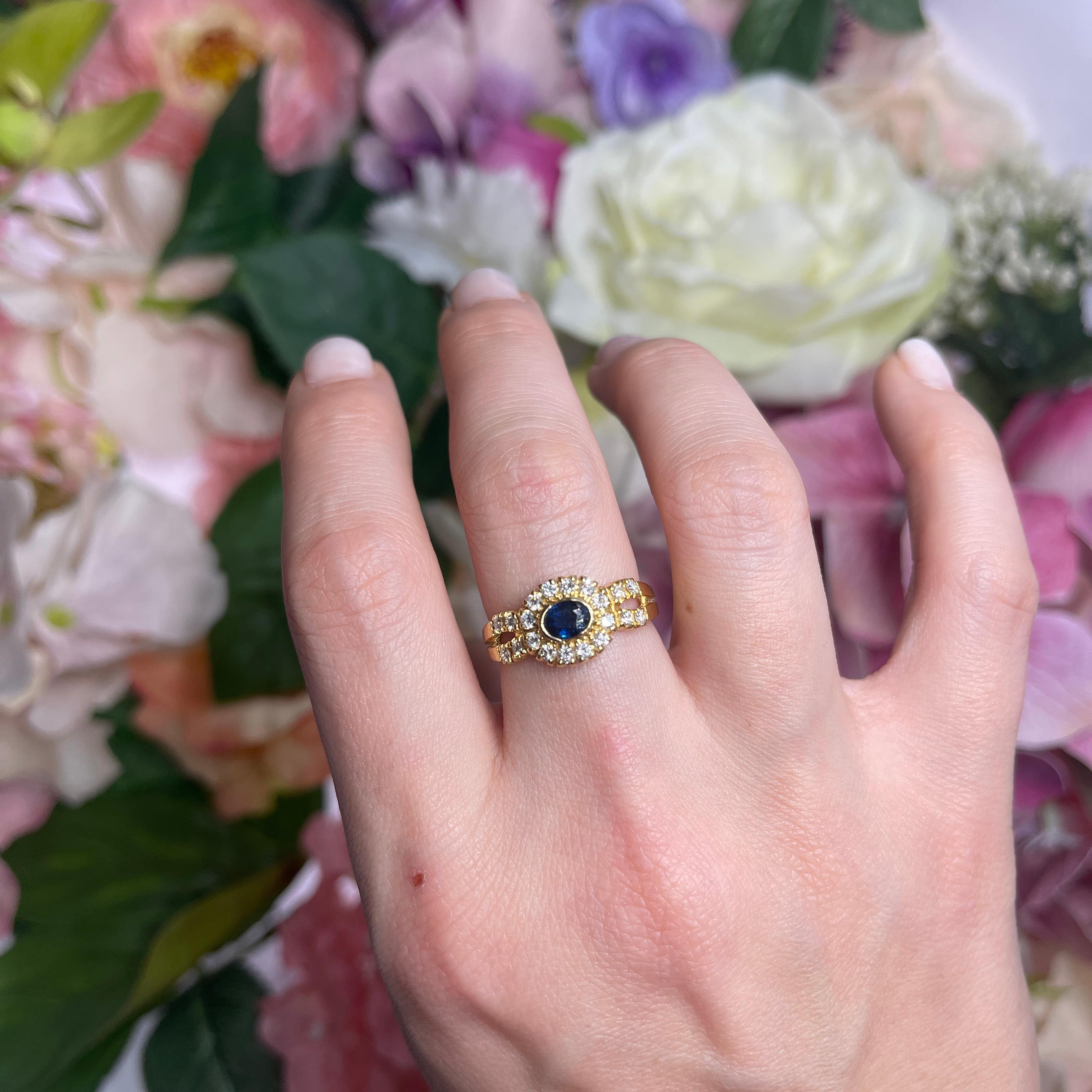 18kt Yellow Gold Ring with Oval Sapphire and Diamond Halo For Sale 4