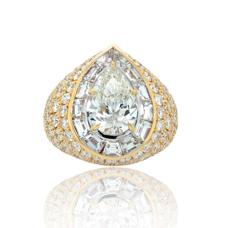 18kt Yellow Gold Ring with Pear Shape Diamond Center Stone For Sale at ...