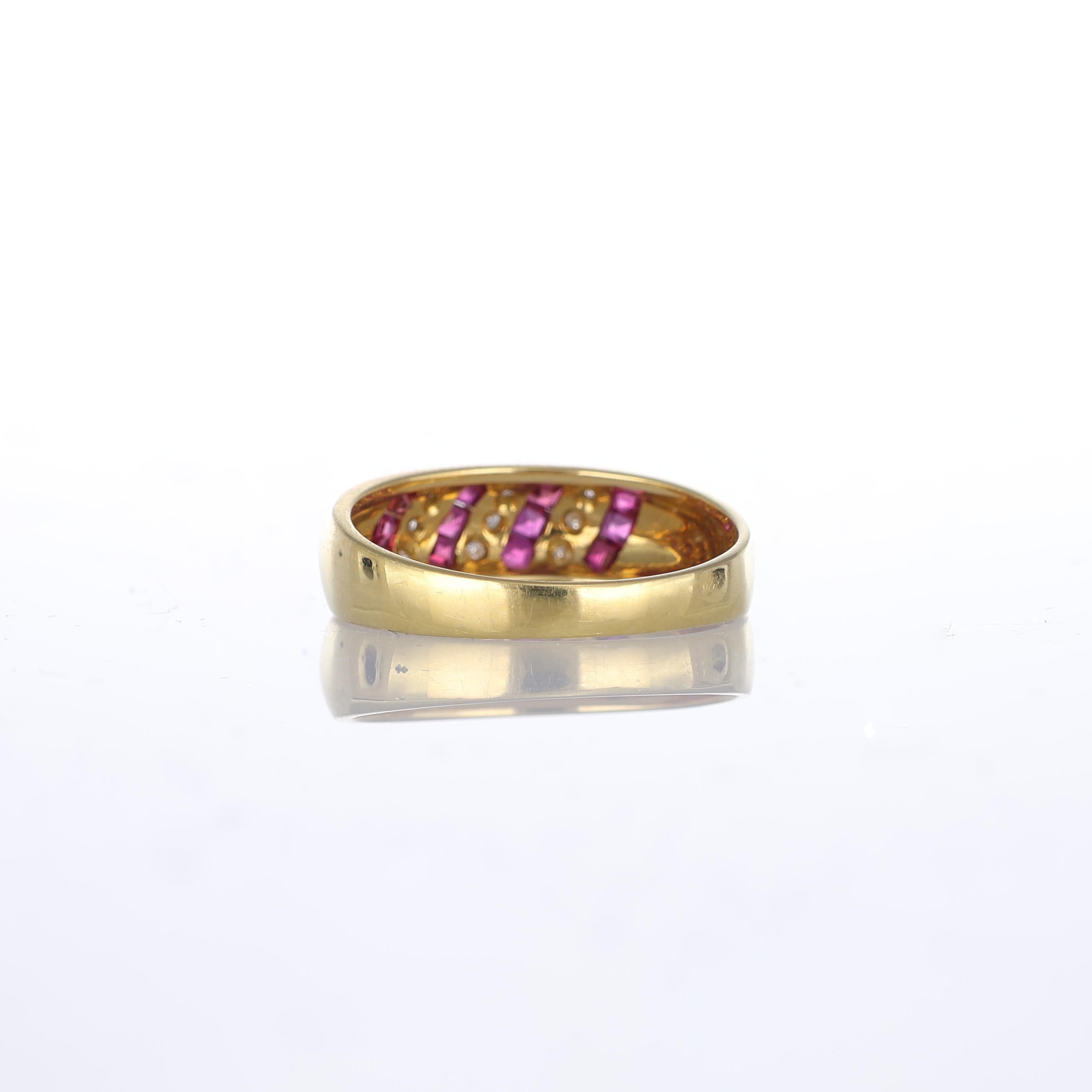 Women's or Men's 18kt Yellow Gold Ring with Rubies and Diamonds For Sale