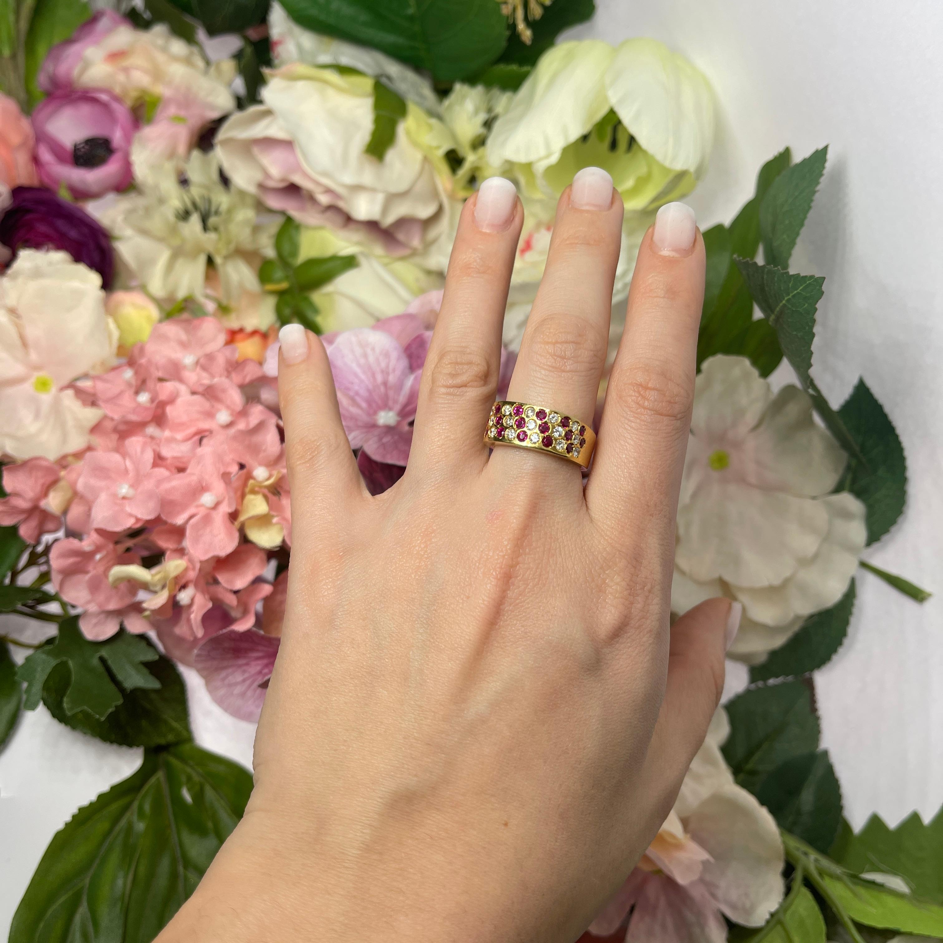 18kt Yellow Gold Ring with Rubies and Diamonds For Sale 1