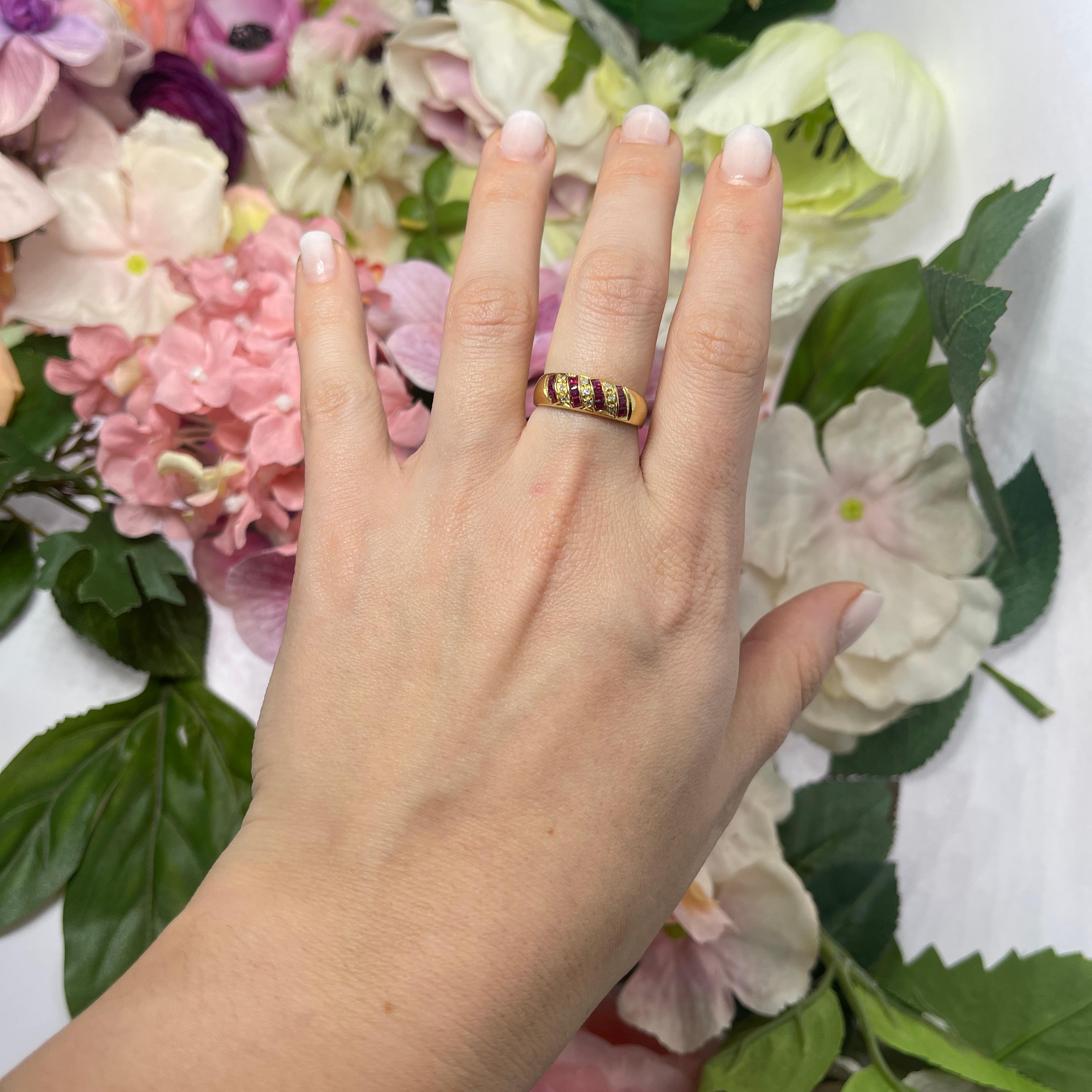 18kt Yellow Gold Ring with Rubies and Diamonds For Sale 1