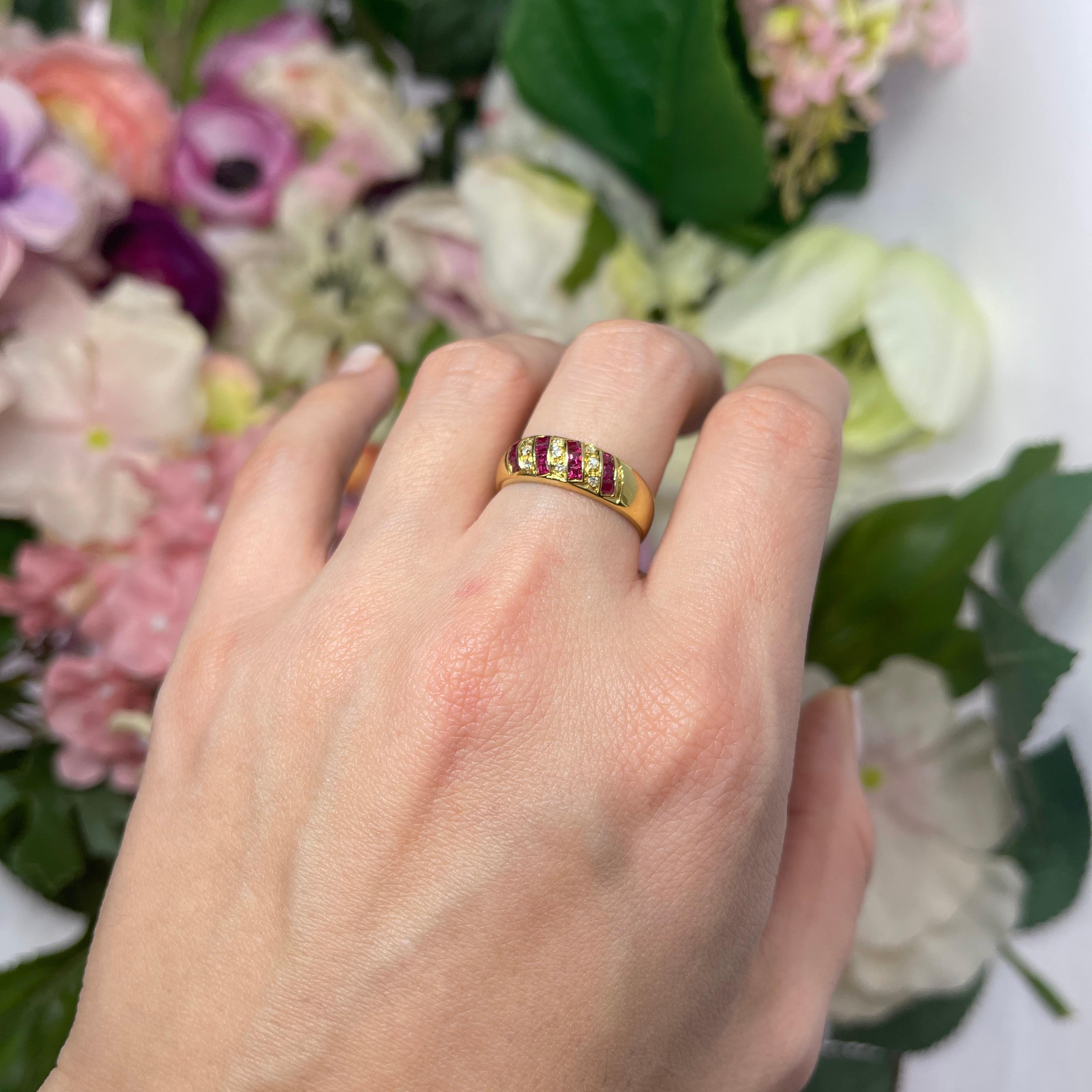 18kt Yellow Gold Ring with Rubies and Diamonds For Sale 2