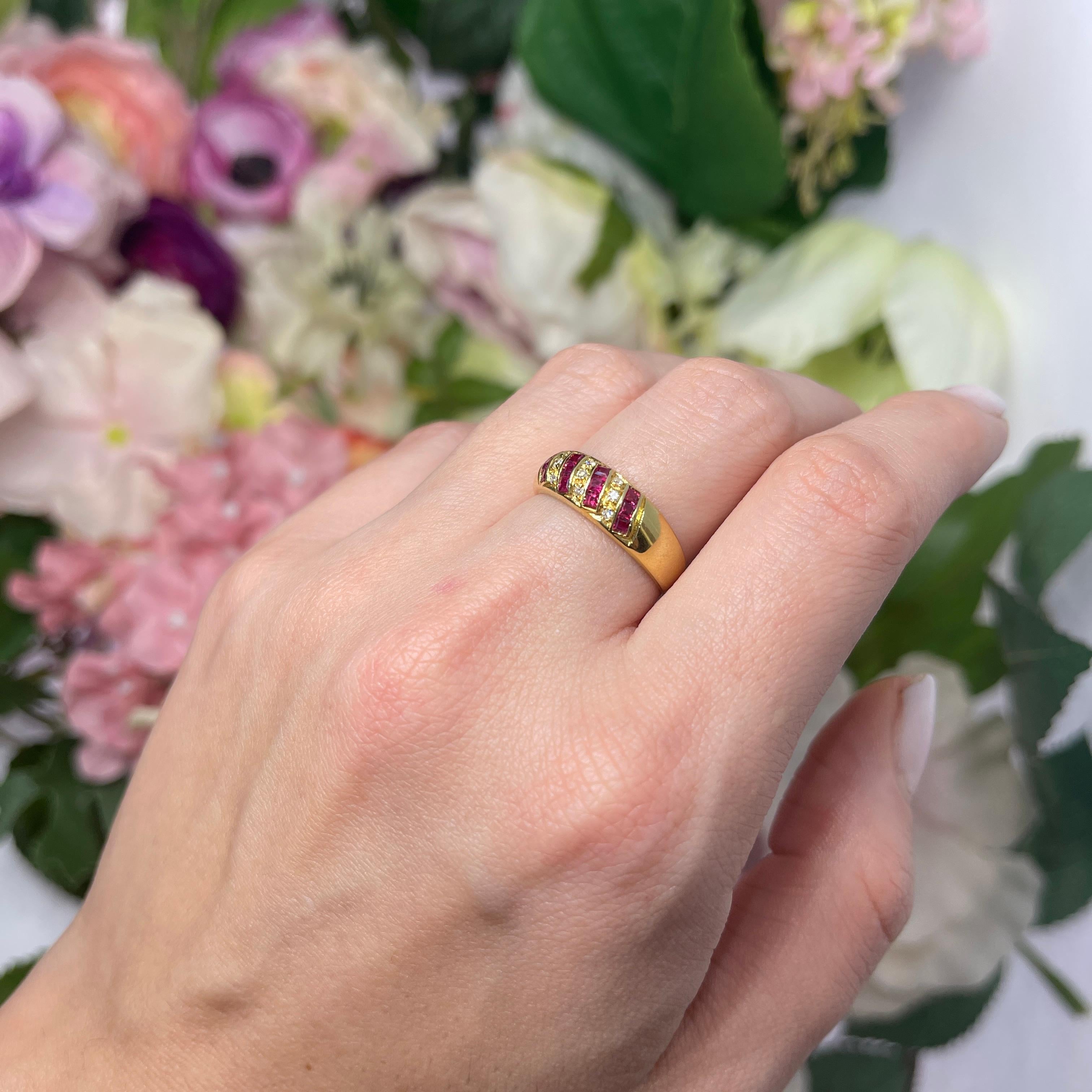 18kt Yellow Gold Ring with Rubies and Diamonds For Sale 3