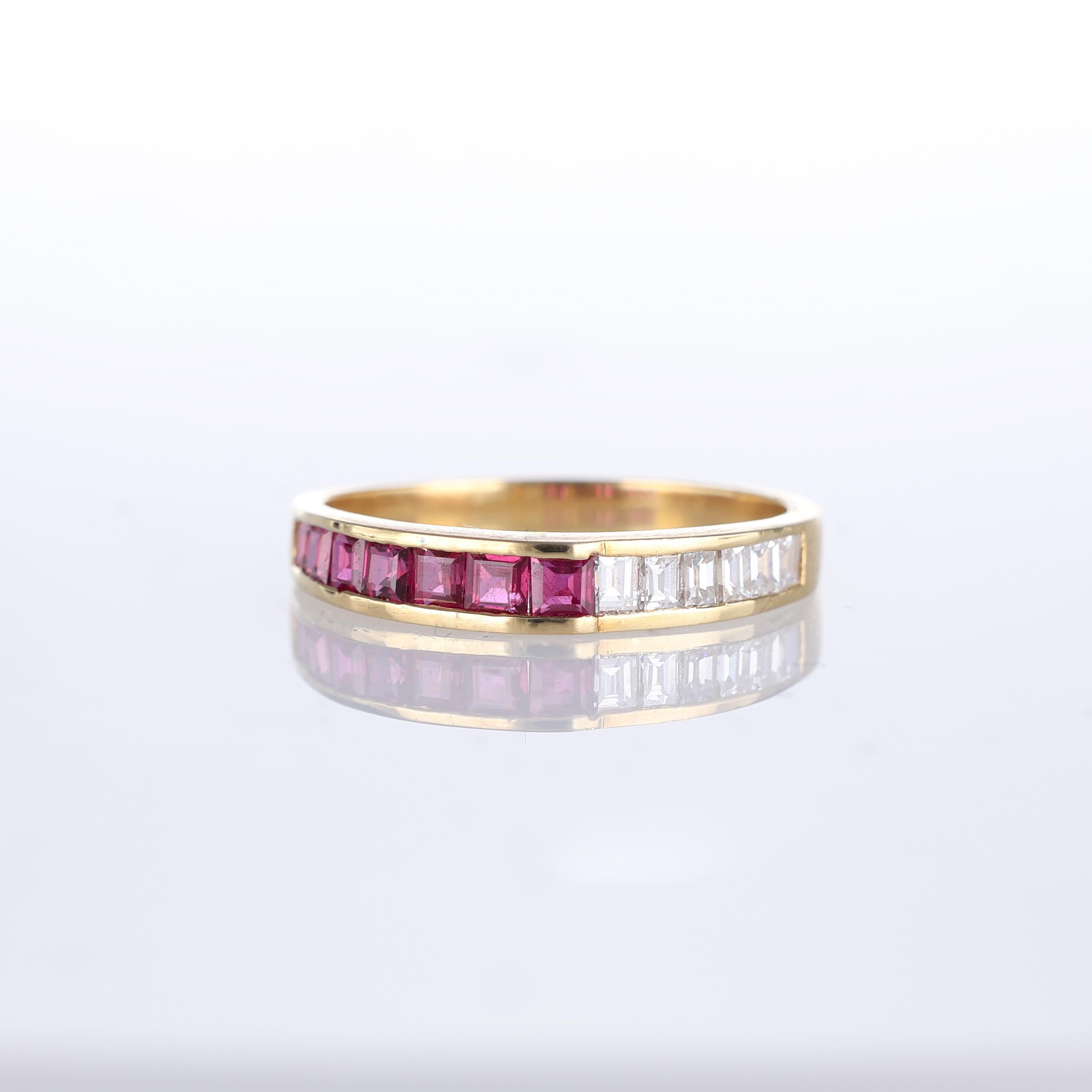 Brilliant Cut 18kt Yellow Gold Ring with Ruby and Diamond Baguettes For Sale