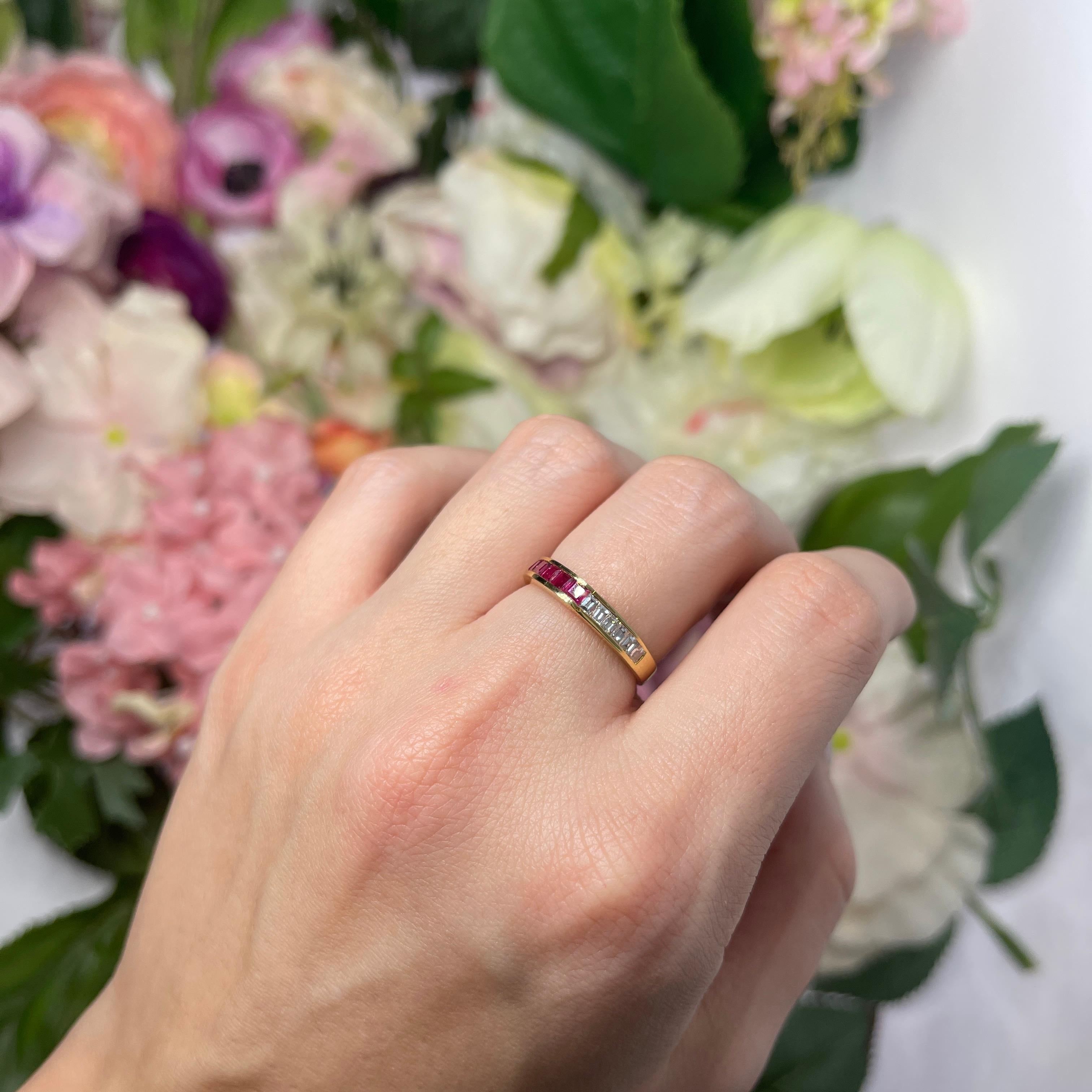 18kt Yellow Gold Ring with Ruby and Diamond Baguettes For Sale 4