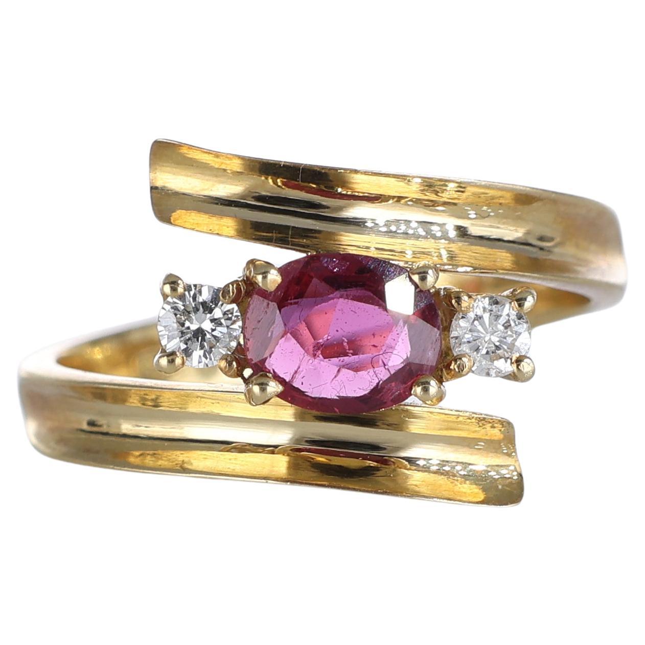 18kt Yellow Gold Ring with Ruby and Diamonds
