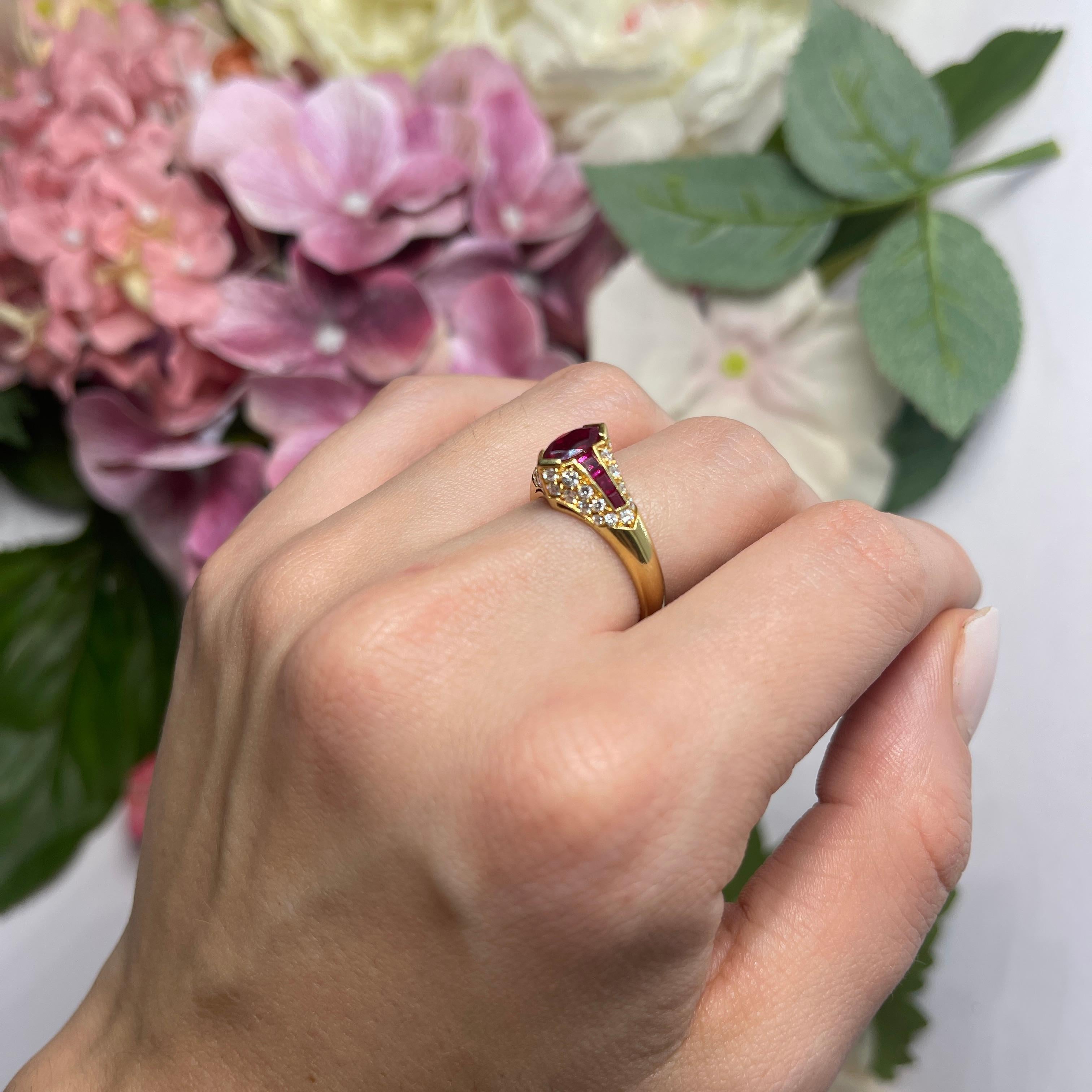 18kt Yellow Gold Ring with Ruby Baguettes and Diamonds For Sale 5