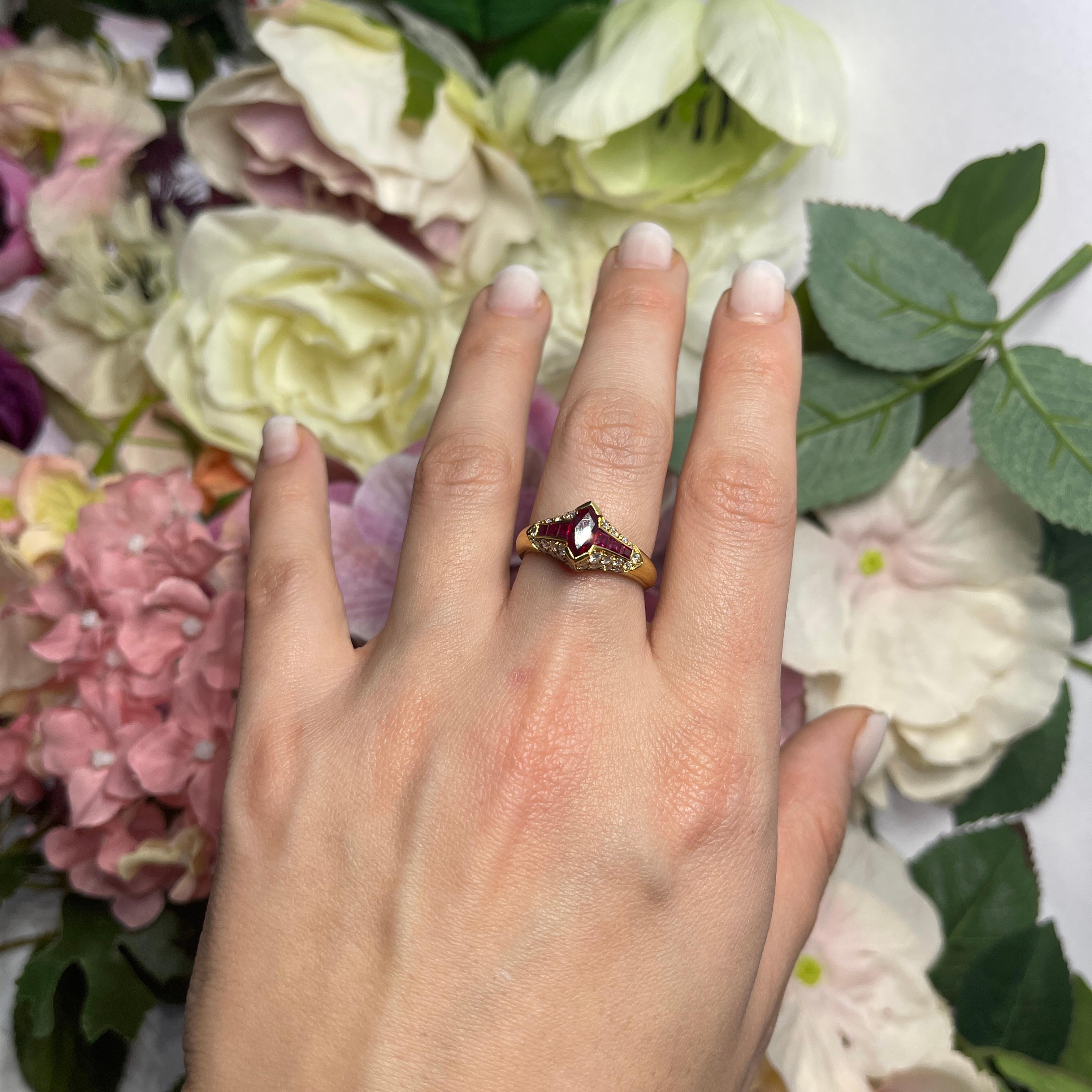 18kt Yellow Gold Ring with Ruby Baguettes and Diamonds For Sale 2