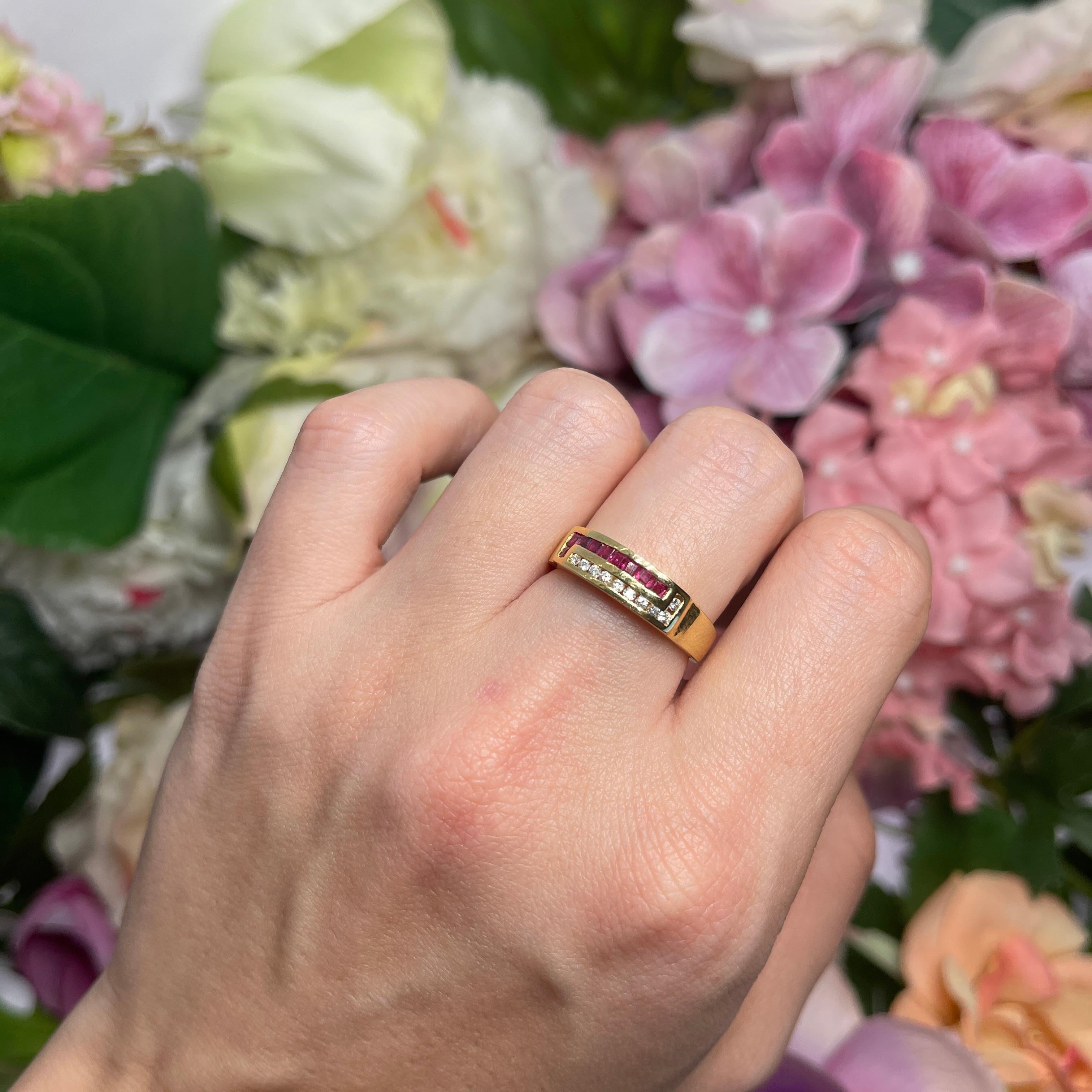18kt Yellow Gold Ring with Ruby Baguettes and Diamonds For Sale 2