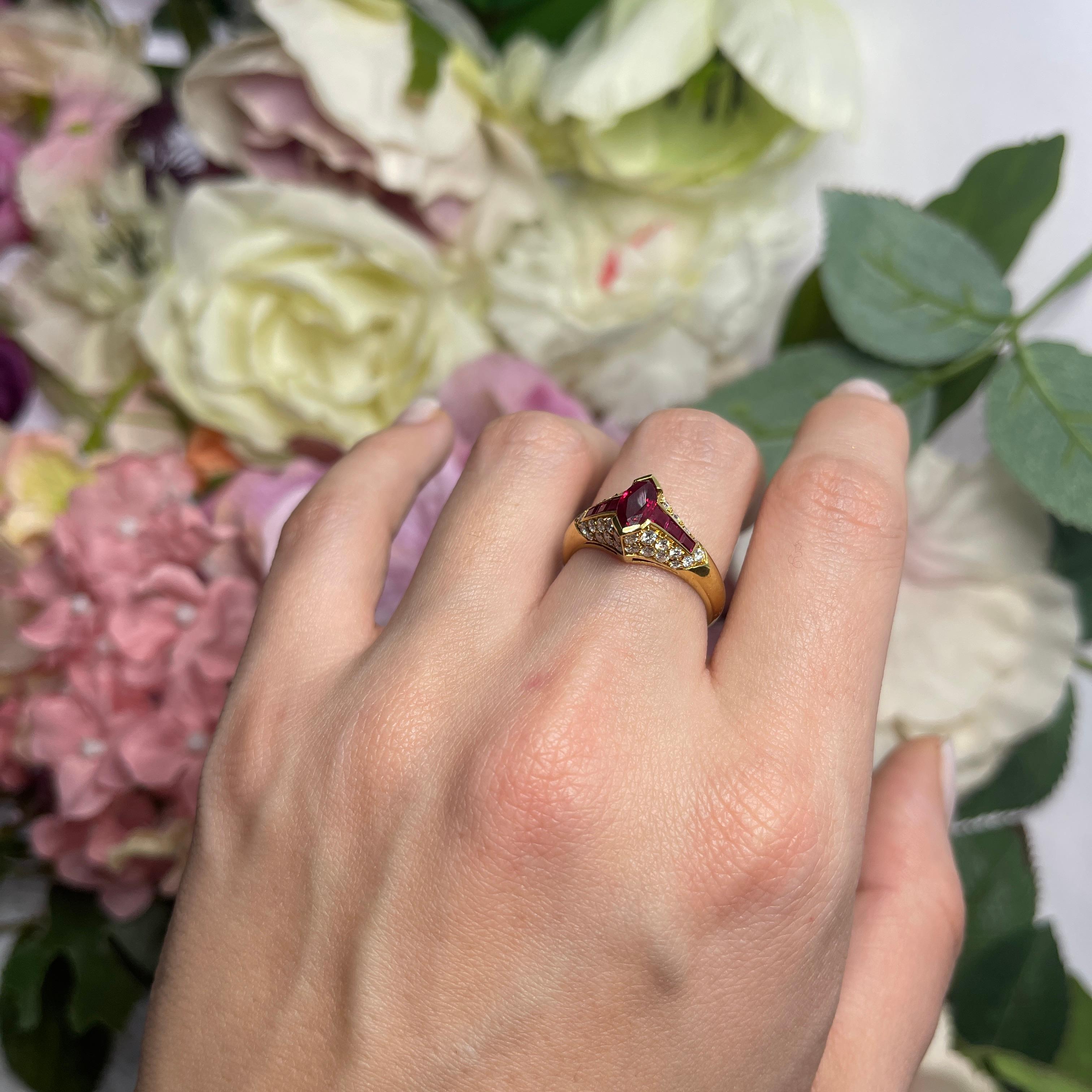 18kt Yellow Gold Ring with Ruby Baguettes and Diamonds For Sale 3