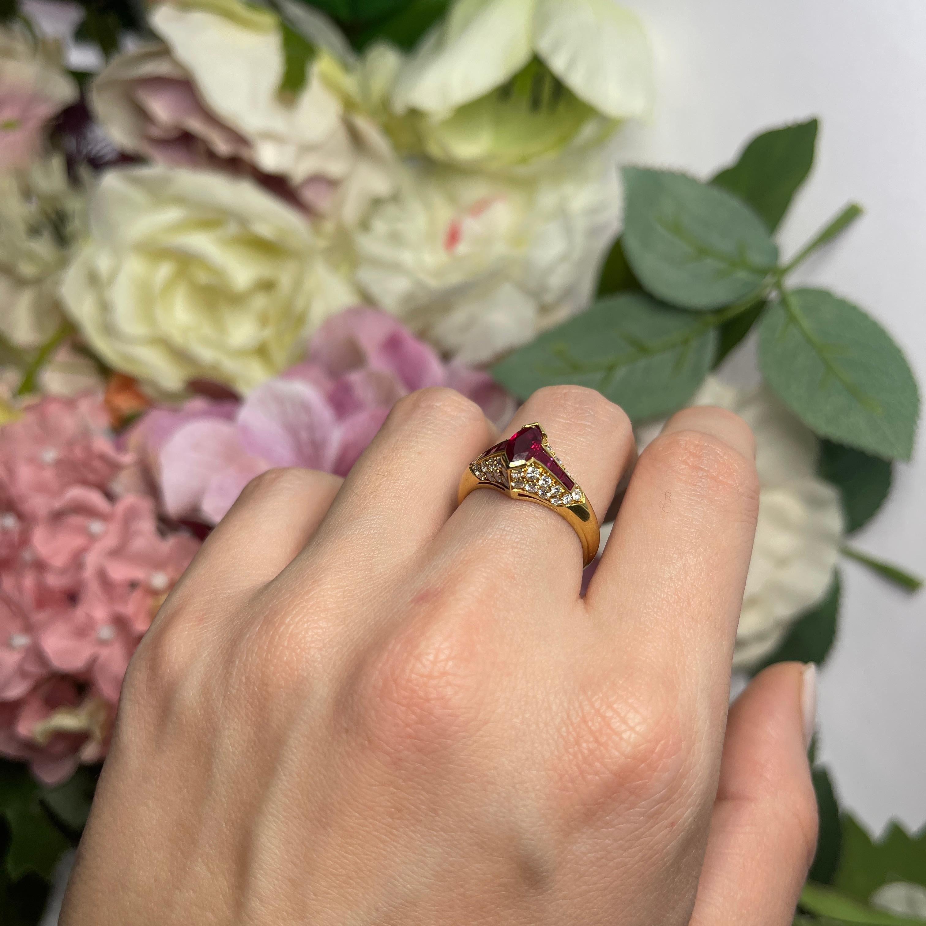 18kt Yellow Gold Ring with Ruby Baguettes and Diamonds For Sale 4