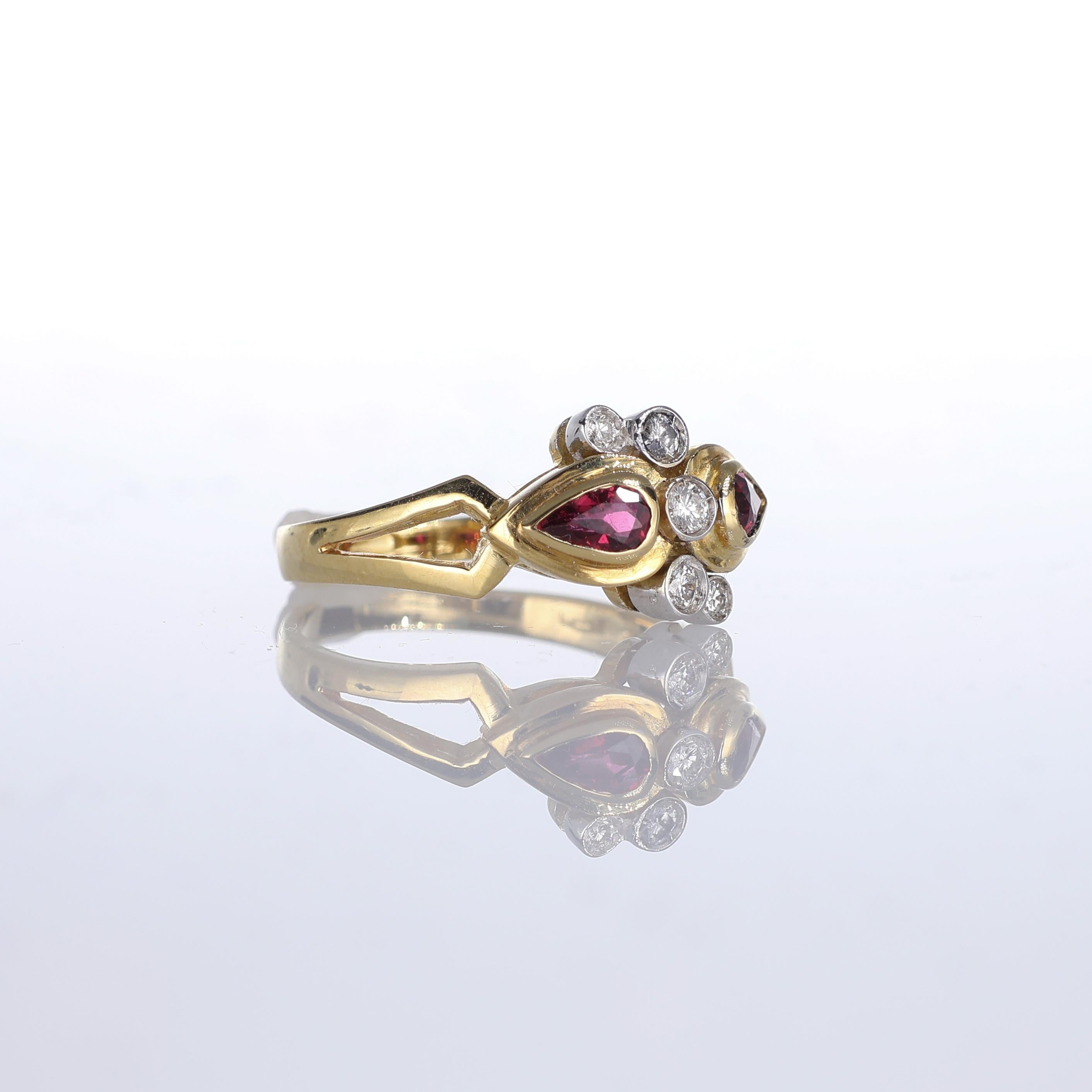 18kt Yellow Gold Ring with Ruby Drops and Diamonds In New Condition For Sale In Bergamo, BG