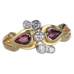 Ring aus 18 Karat Gelbgold mit Rubintropfen und Diamanten