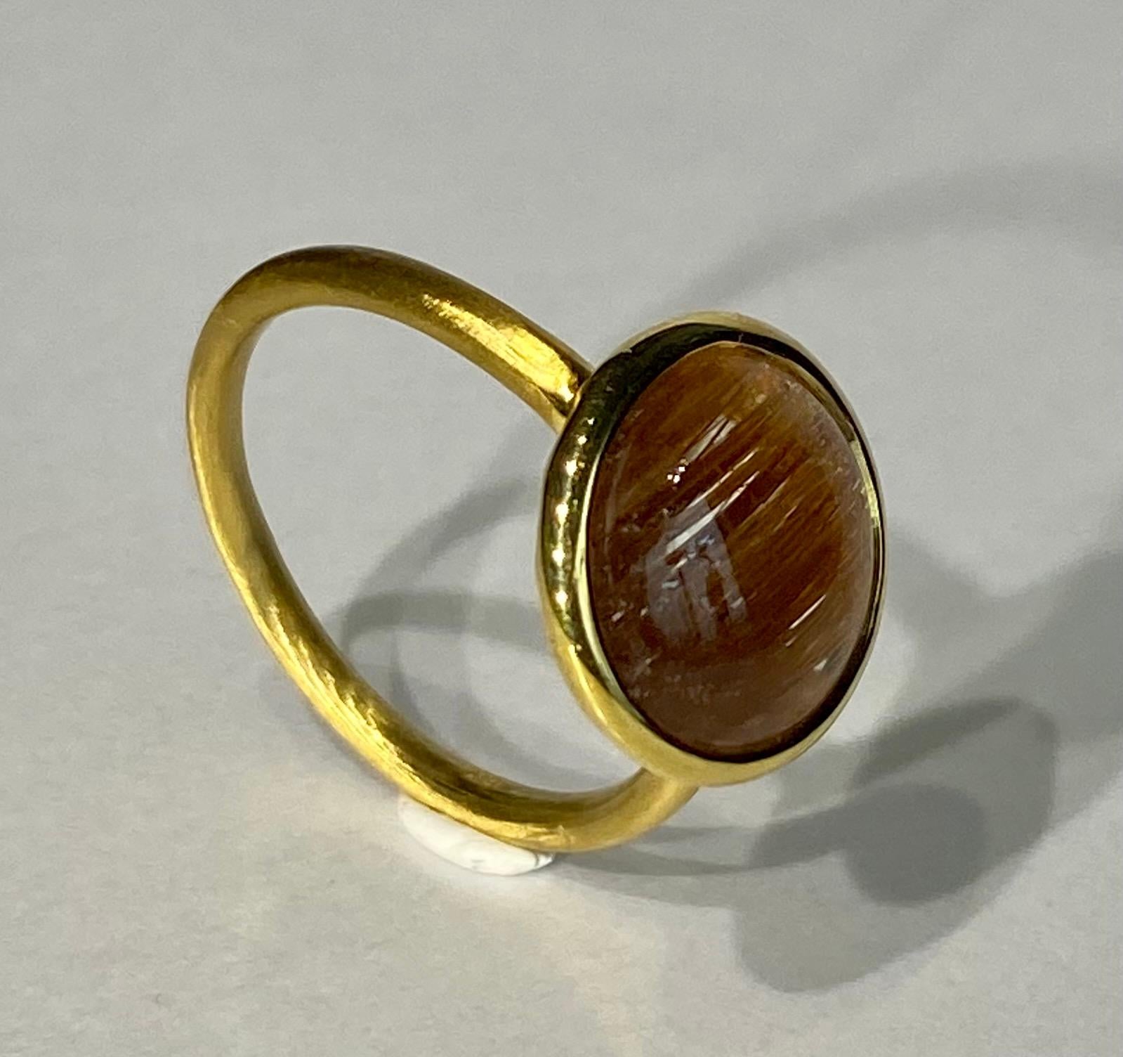 18kt Brushed Yellow Gold Ring set with a Rutile Quartz Cabochon For Sale 4