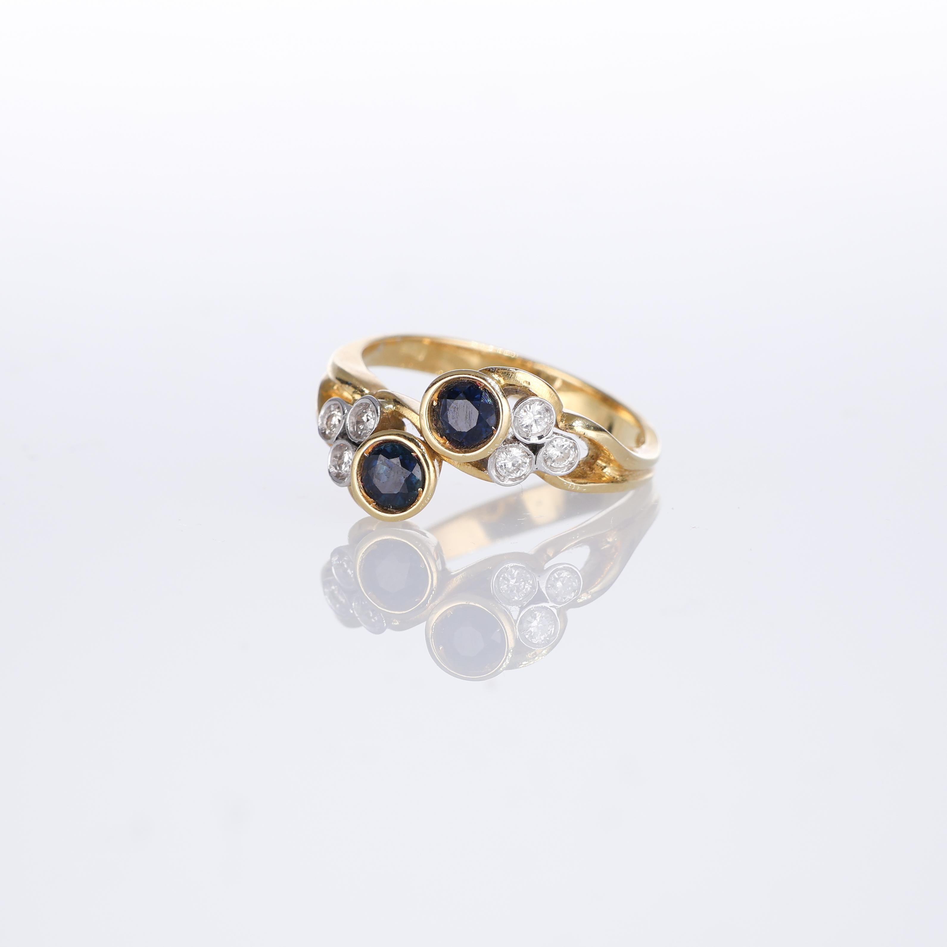 Ring aus 18 Karat Gelbgold mit Saphiren und Diamanten im Zustand „Neu“ im Angebot in Bergamo, BG