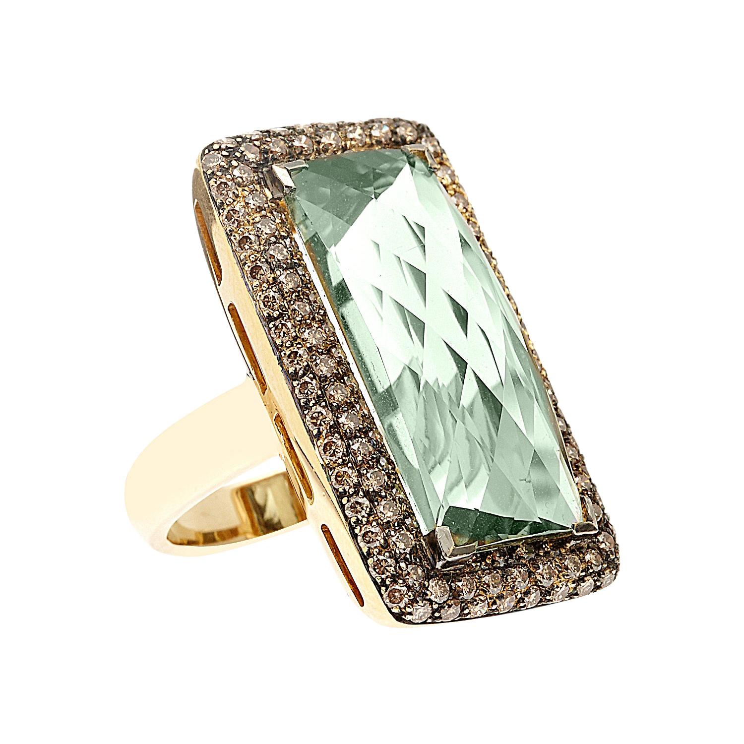 18kt Yellow Gold Ring with Stunning 18ct Green Amethyst and Brown Diamonds For Sale