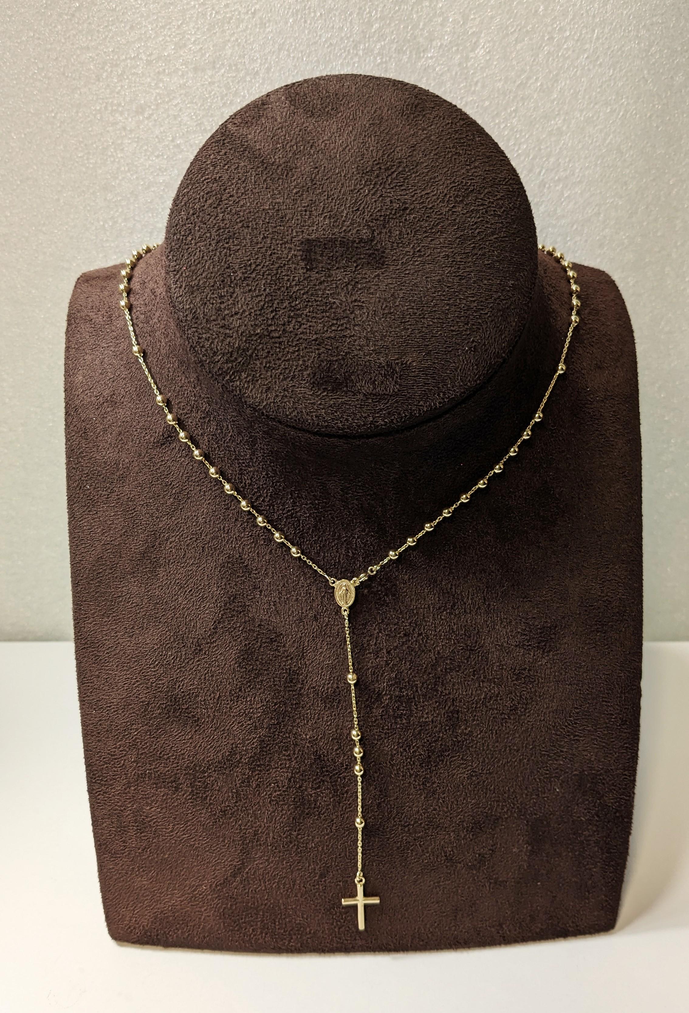 Chapelet en or 18 Kl avec la  Vierge et croix 
Boules de 4 mm. Longueur jusqu'à la médaille : 42 cm. De la médaille à la croix : 9 cm.
 Son poids est de 5,9 grammes.

 Tous les bijoux PRADERA sont garantis et proviennent de sources et de