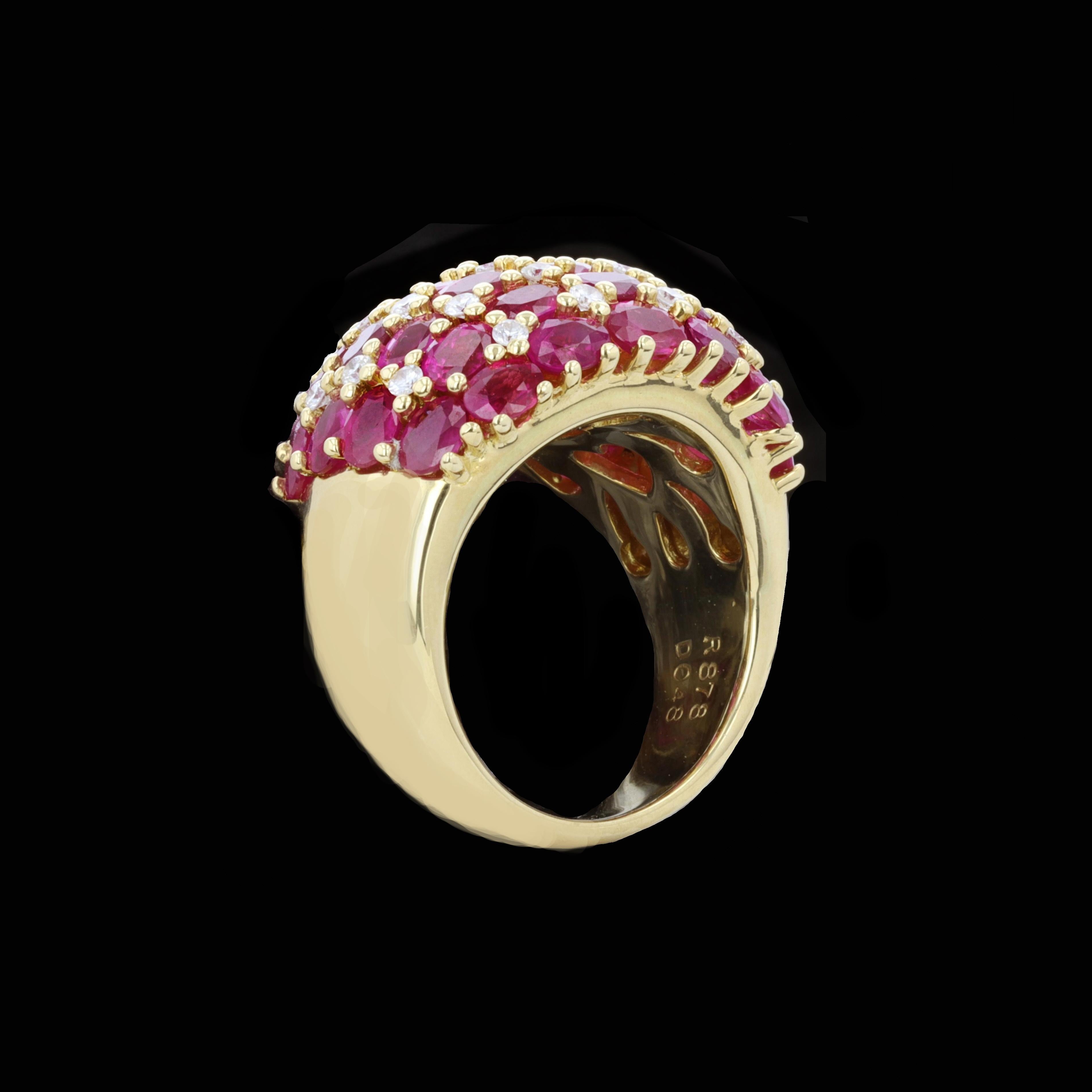 18kt Gelbgold Rubin & Diamant Dome Ring (Gemischter Schliff) im Angebot