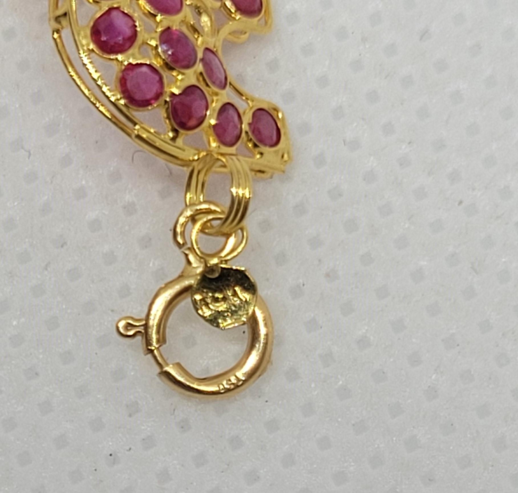 Round Cut 18kt Yellow Gold Ruby Sapphire Elephant Link Bracelet 7 Inches 10mm Wide 6 gr For Sale